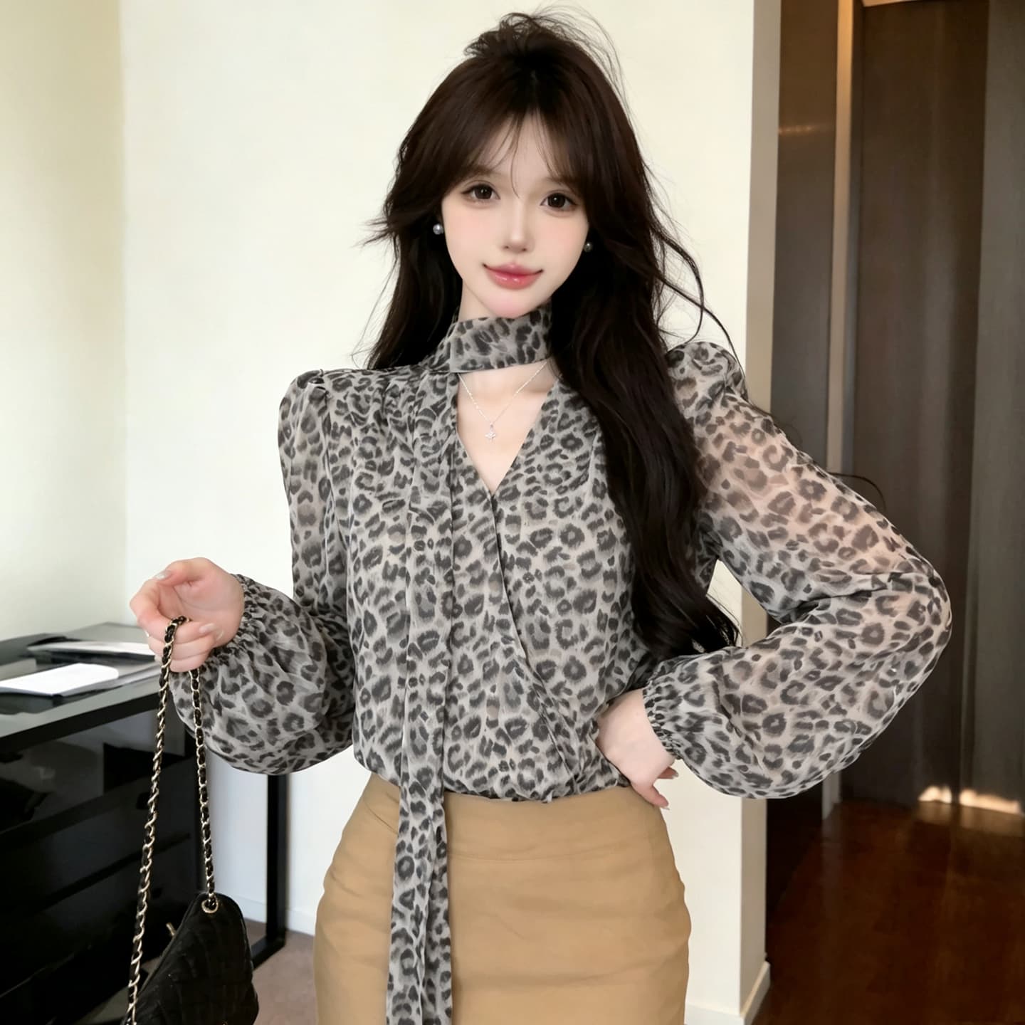 정가 섹시함 순수한 욕망 핫걸 V넥 행침 목 스트랩 긴팔 레오파드 무늬 셔츠 루즈핏 허리 수축 슬림해 보이는 도트 무늬 맨위 상세 이미지 18