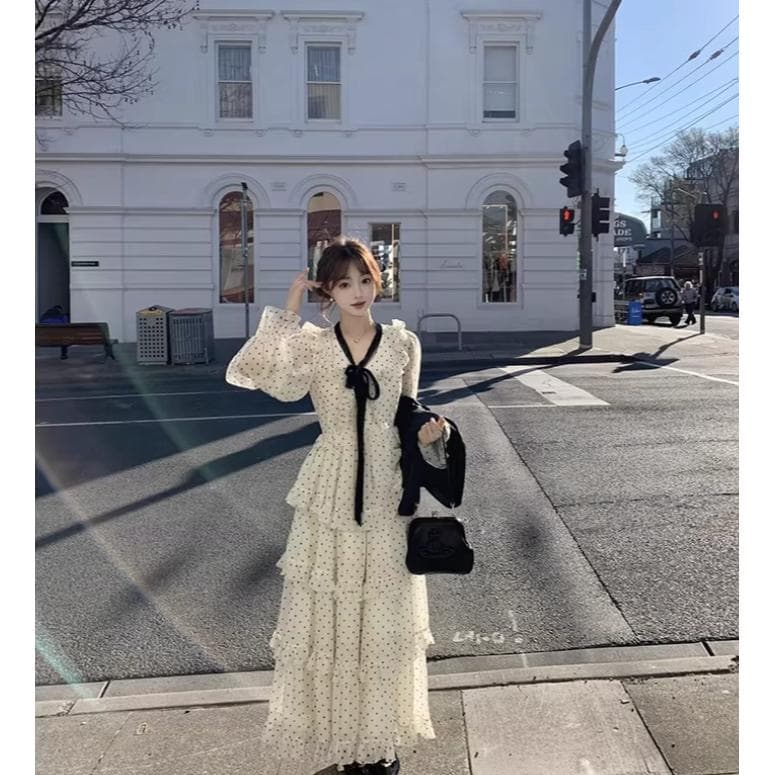 빅 사이즈 여성 의류 프랑스식 휴가 바람 도트 무늬 드레스 허리 수축 V넥 긴팔 케이크 드레스 이미지 3
