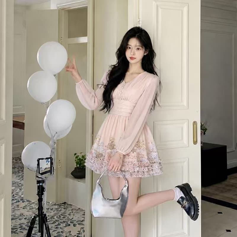 빅 사이즈 여성 의류 프랑스식 꽃무늬 V넥 허리 수축 슬림해 보이는 품격 명문 여성 천 금빛 바람 점프 슈트 치마