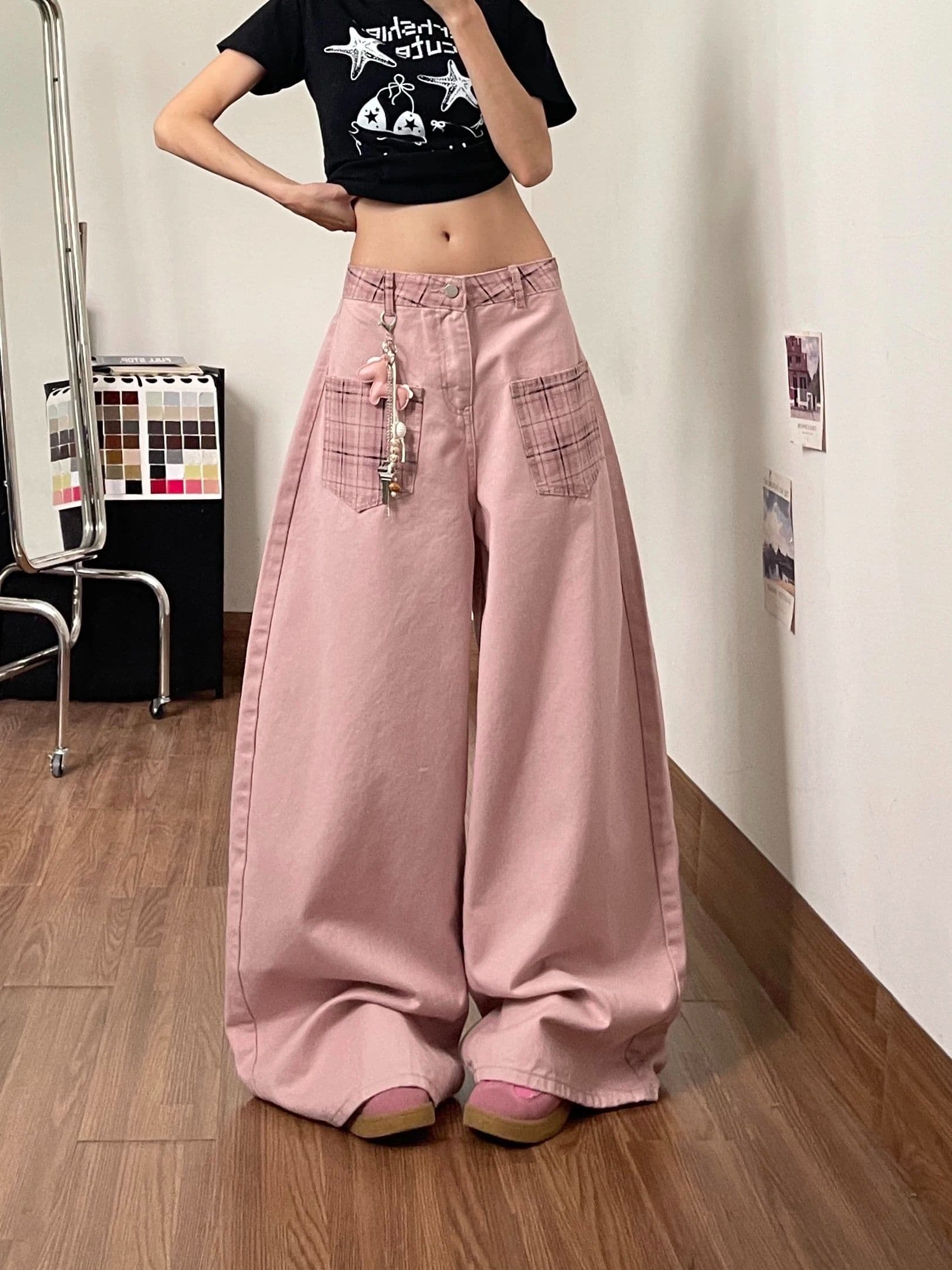 핑크색 체크무늬 패치워크 모통이 칼 청바지 바지 여자 2026 여름 새로운 루즈핏 캐주얼 슬림해 보이는 와이드 레그 팬츠
