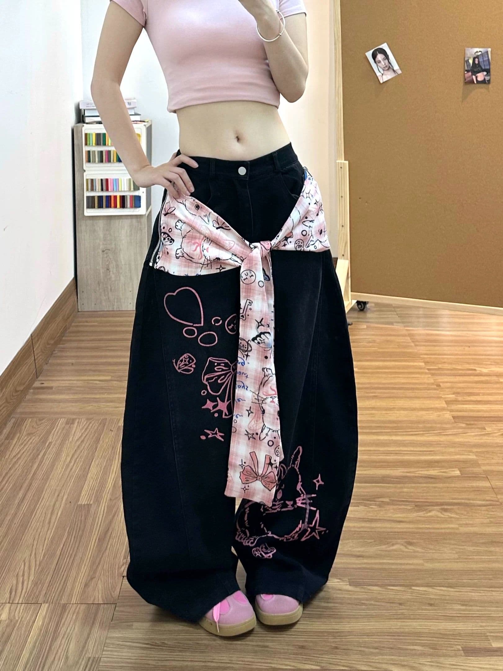 아메리칸 레트로 낙서 스카프 스트랩 넓은 다리 모통이 칼 청바지 여성 봄 새로운 작은 대중 디자인 센스 루즈핏 바지