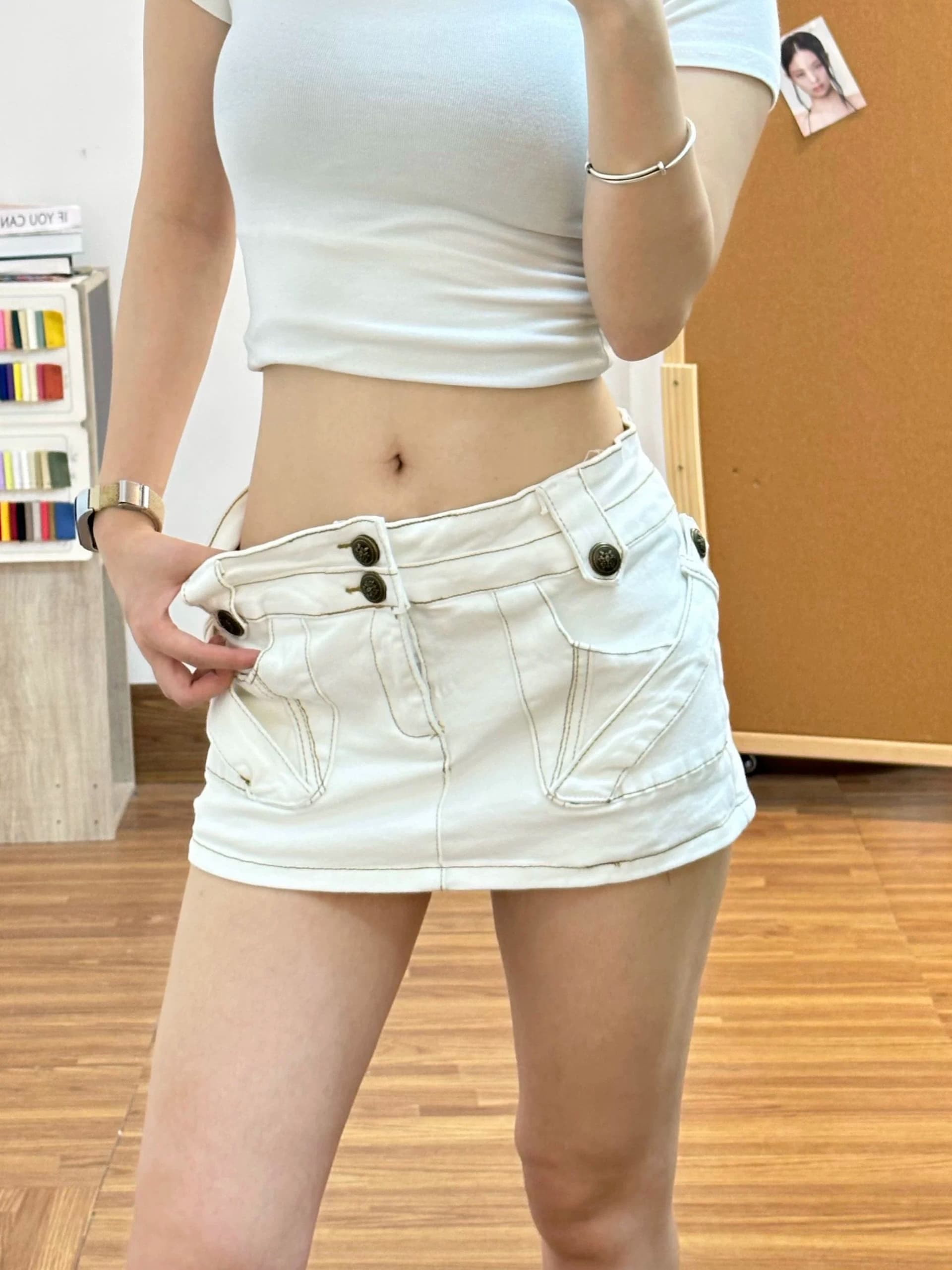 아메리칸 핫걸 화이트 한 마디 워크웨어 타이트 스커트 반바지 여성 여름 디자인 센스 슬림해 보이는 로우 웨이스트 품격 펭 넓적 다리 치마바지 상세 이미지 4