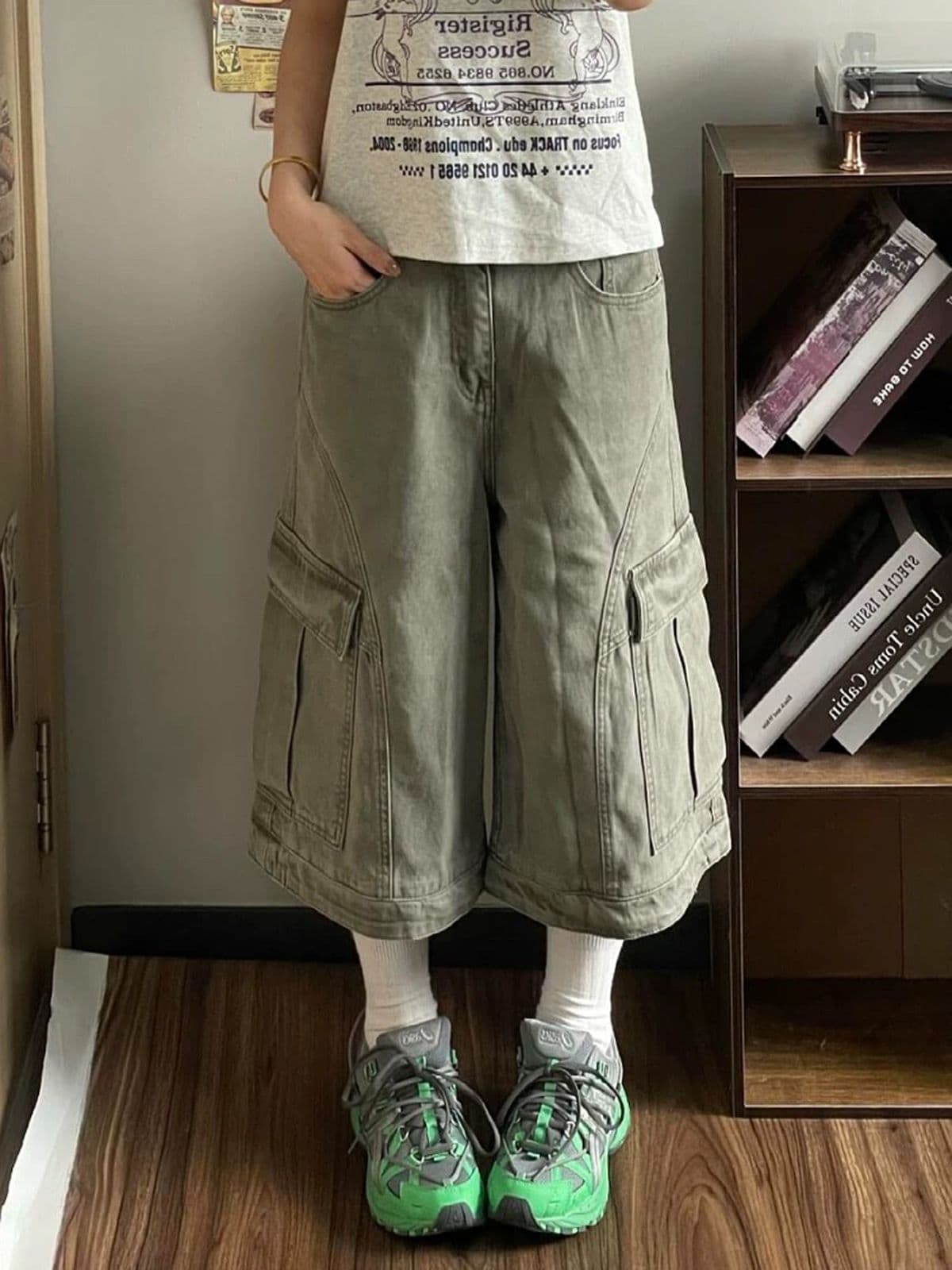 2026 여름 새로운 빅 포켓 7부 바지 아메리칸 레트로 슬림해 보이는 군용 녹색 워크웨어 넓은 다리 청바지 여성 이미지 4