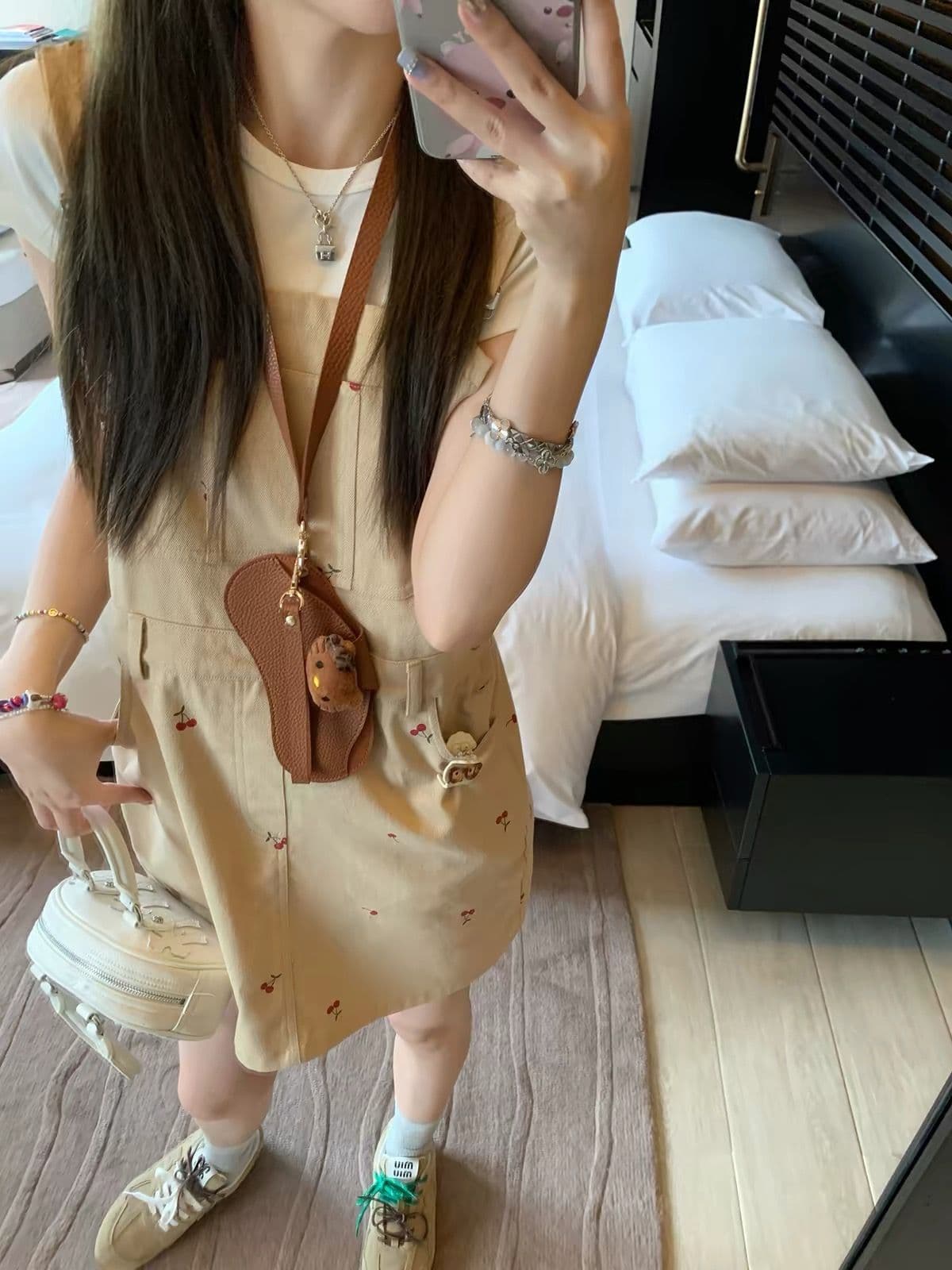 체리 눈 얼음 카키 색 멜빵 스커트 봄 여름 한 부서 연령 감소 슬림해 보이는 캐주얼 미니 스커트 여성 상세 이미지 2