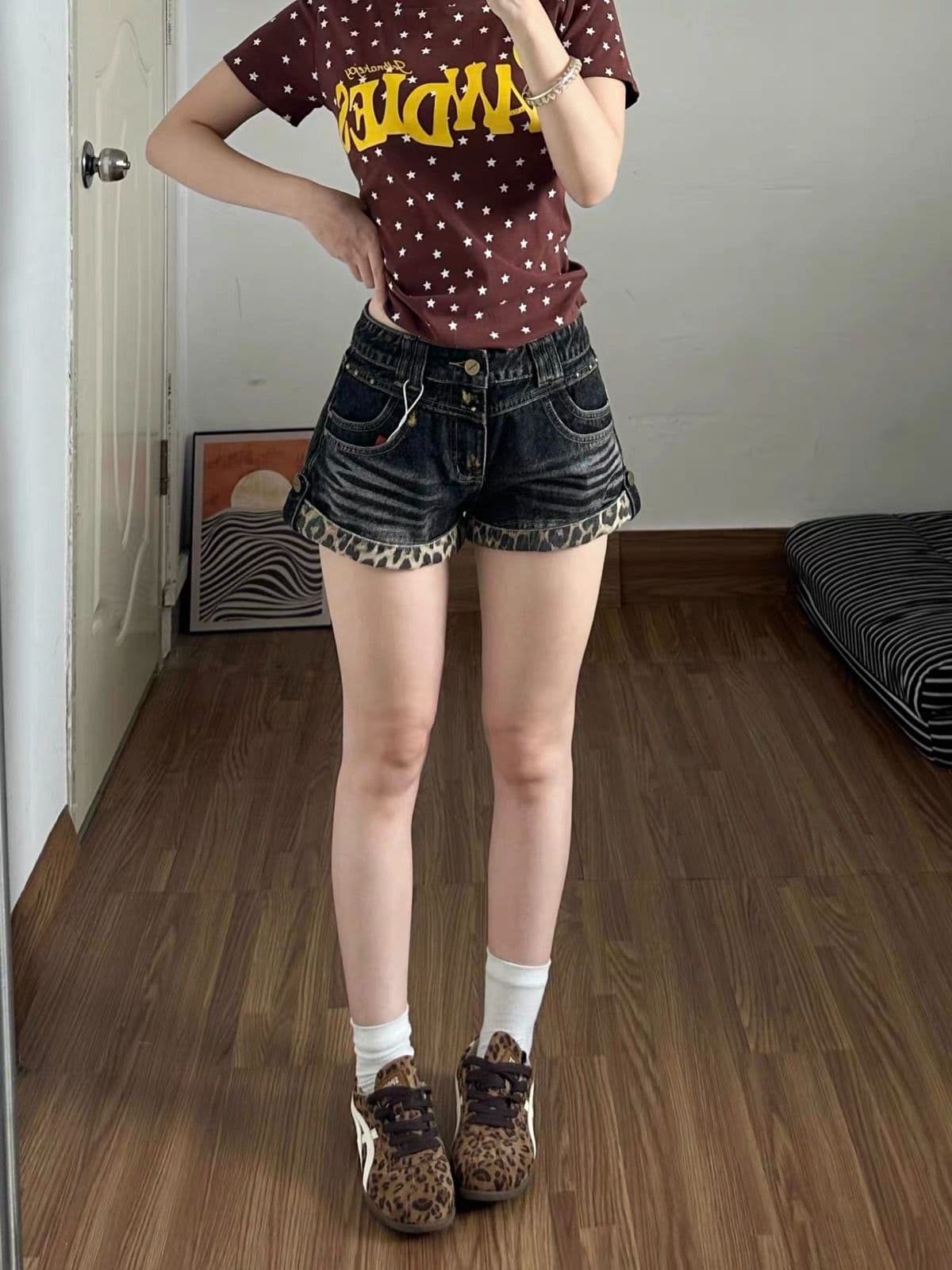 레오파드 무늬 뒤집다 측면 버드 나무 못 데님 반바지 바지 여자 2026 여름 새로운 몸매 가꾸기 슬림해 보이는 디자인 주머니 핫 바지 이미지 2