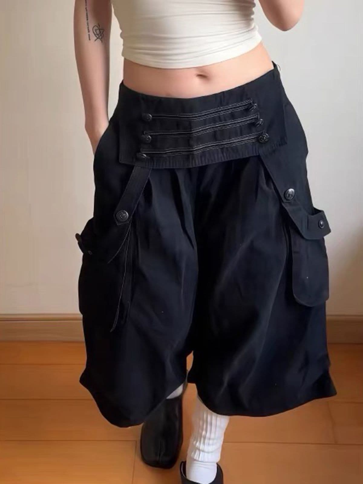 아메리칸 레트로 궁정 바람 검정색 고대 조기 7부 바지 여성 여름 디자인 센스 작은 대중 루즈핏 반바지 워크웨어 바지