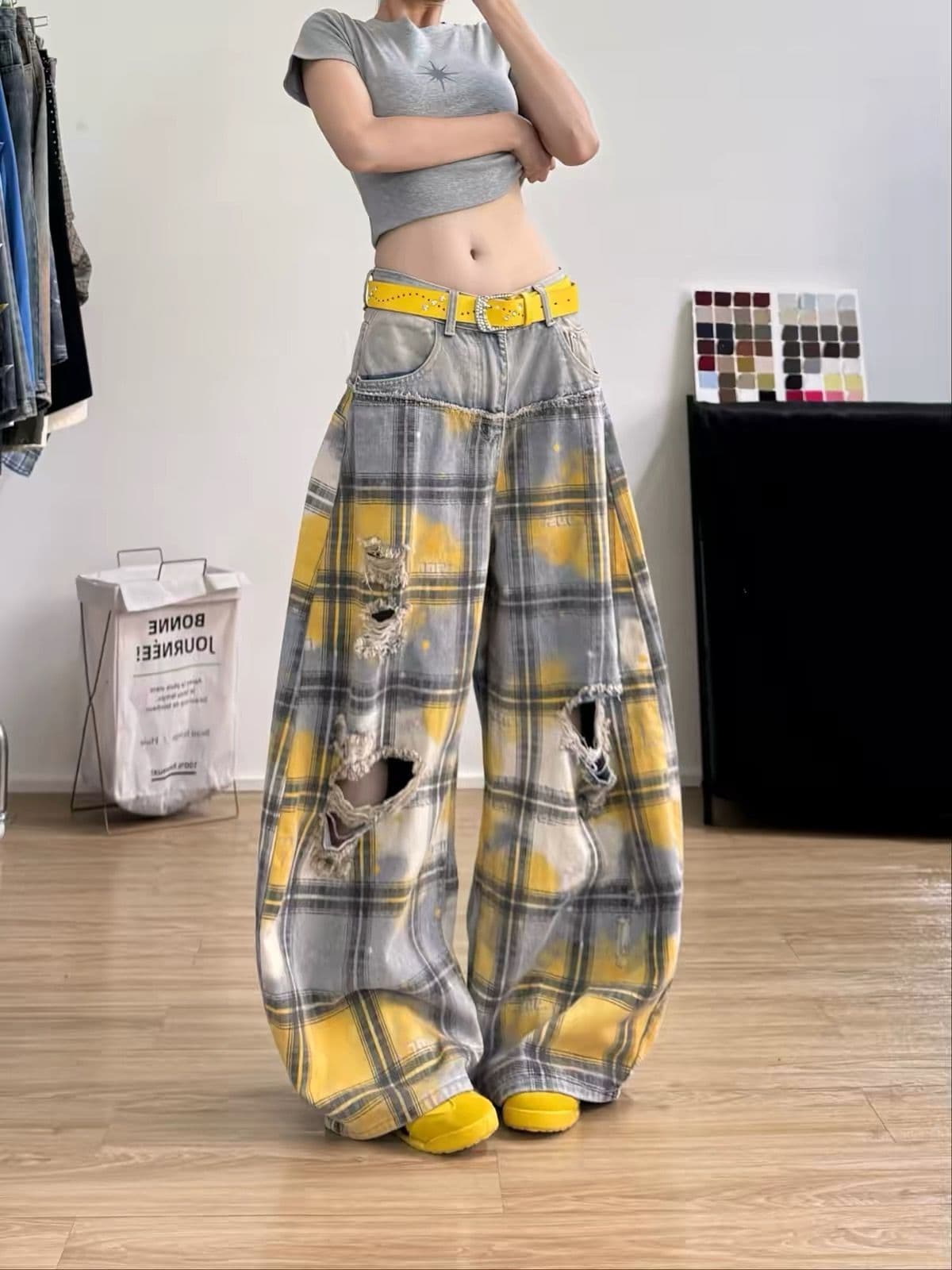 레트로 패치워크 체크무늬 찢어진 부분 넓은 다리 청바지 바지 여자 2026 가을 새로운 루즈핏 슬림해 보이는 바닥 청소 바지 이미지 2