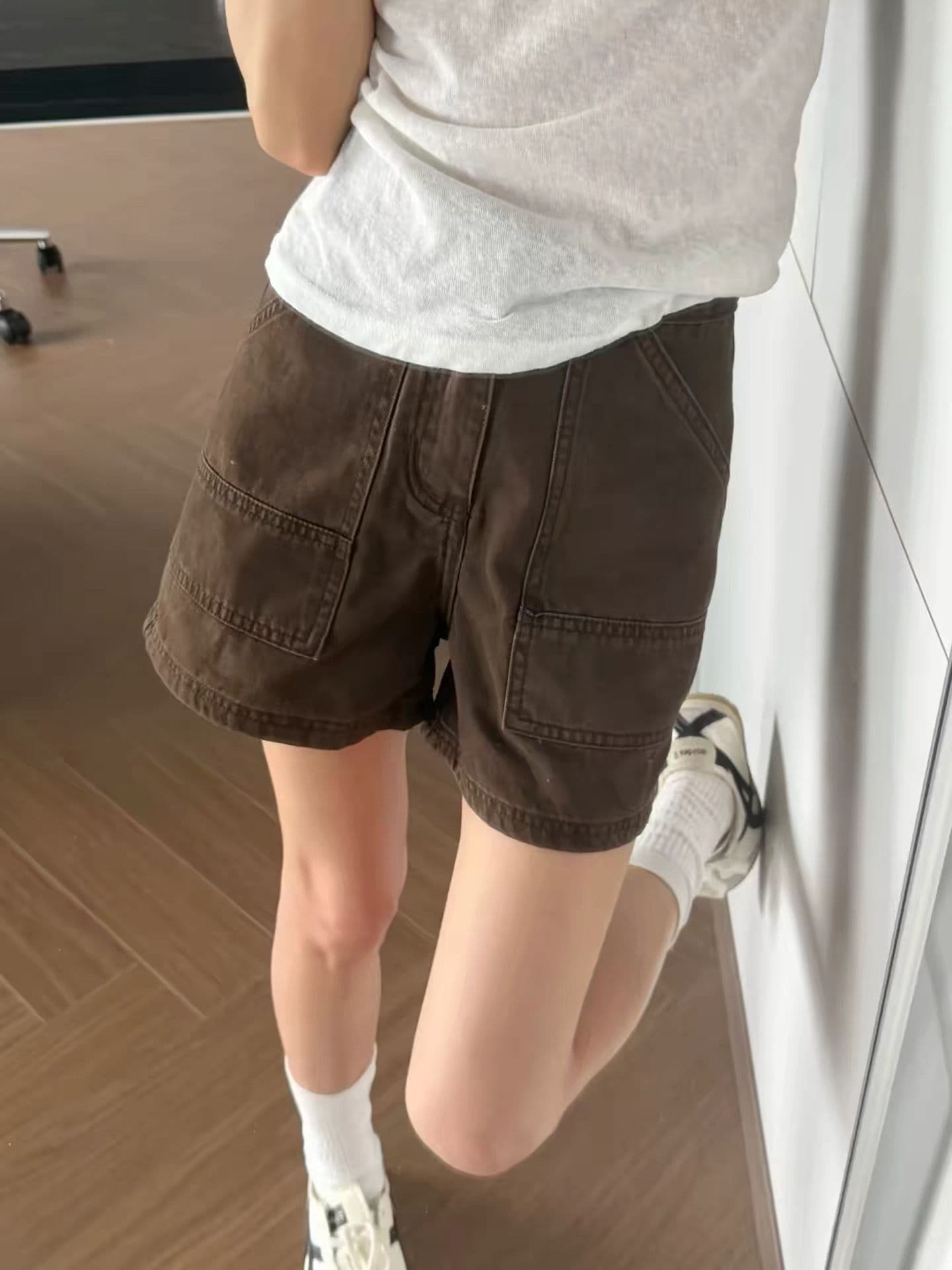 브라운 커피 색상 데님 반바지 여성 가을 2026 새로운 하이웨이스트 루즈핏 슬림해 보이는 한 마디 워크웨어 4 점 넓은 다리 핫 바지