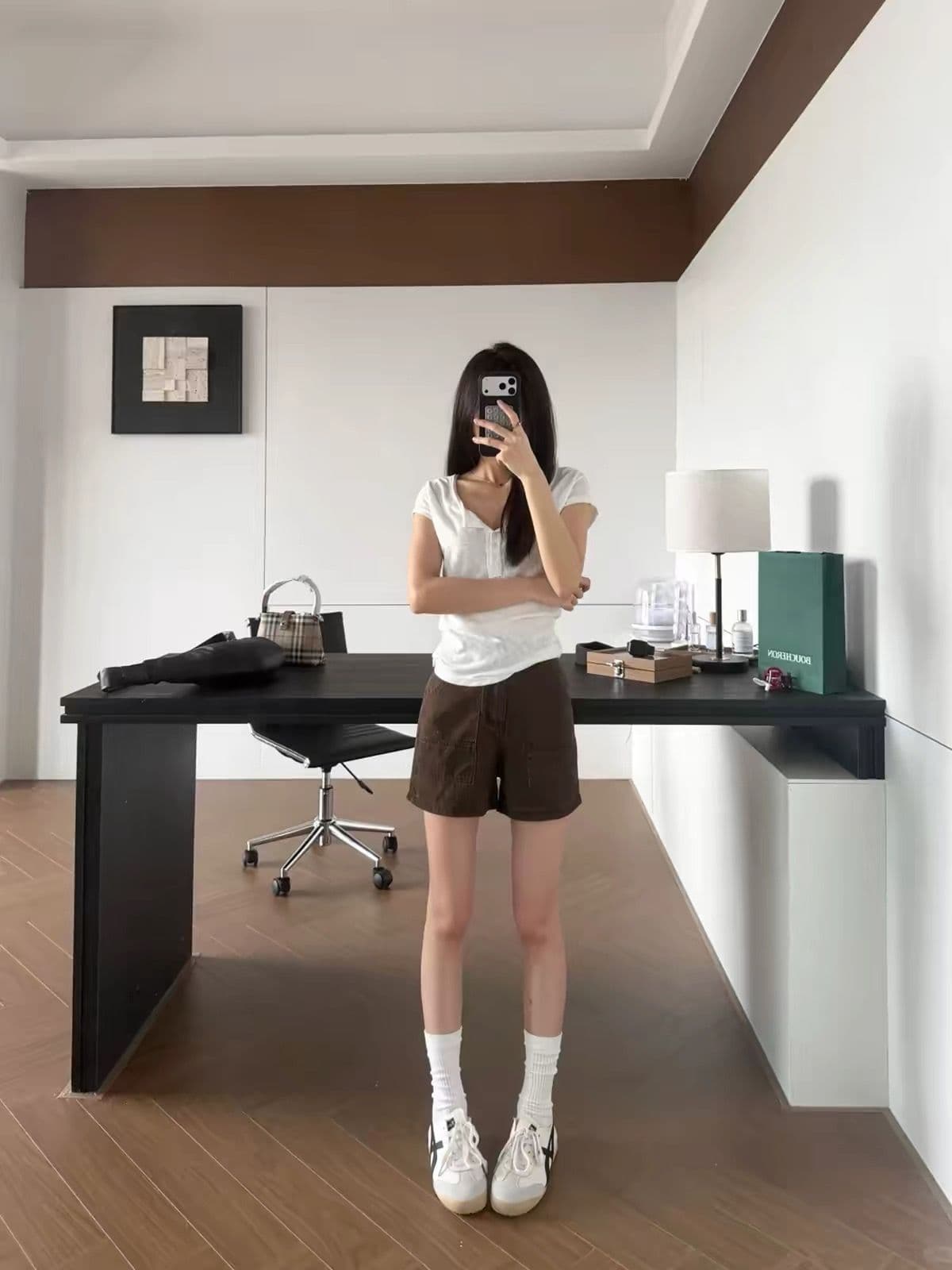 브라운 커피 색상 데님 반바지 여성 가을 2026 새로운 하이웨이스트 루즈핏 슬림해 보이는 한 마디 워크웨어 4 점 넓은 다리 핫 바지 이미지 3