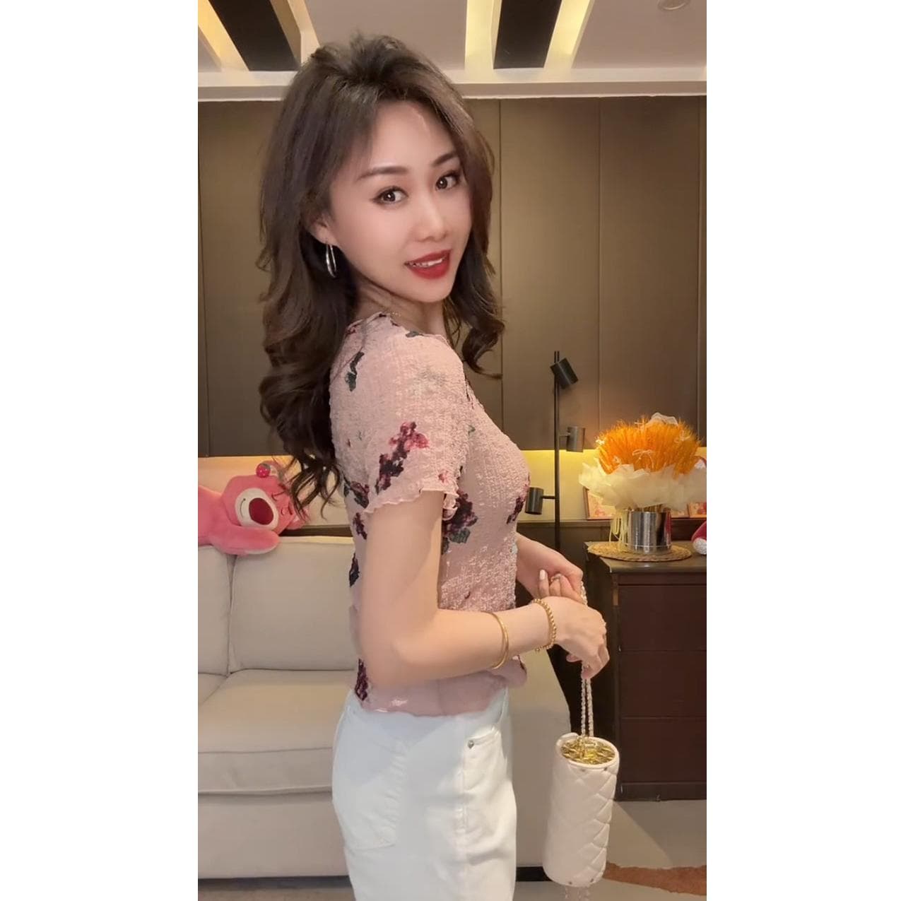 핑크색 꽃무늬 반팔 맨위 여성 여름 2026 새로운 레트로 장미 플리츠 신축성 연령 감소 슬림해 보이는 티셔츠 이미지 5