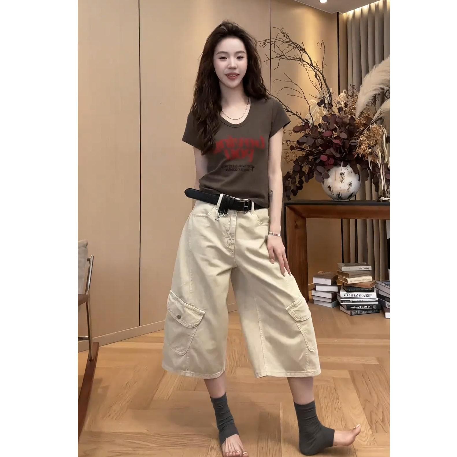 패션 착용 가져 가라. 여성 의류 2026 여름 새로운 슬림해 보이는 다용도 반팔 티셔츠 아메리칸 레트로 와이드 레그 팬츠 투피스 세트 이미지 4