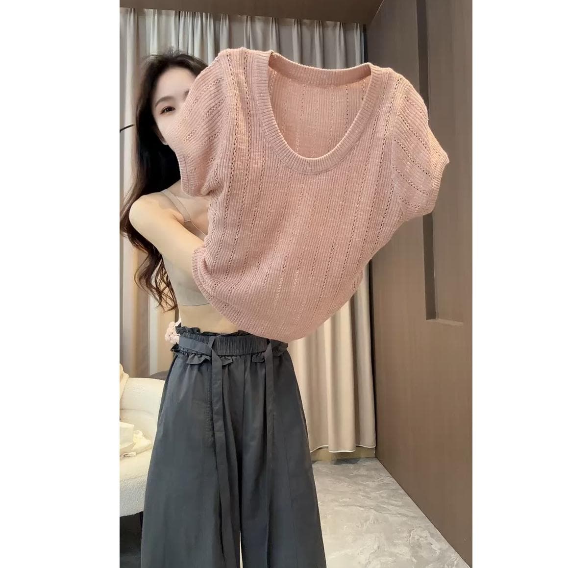 자이언트 잘 생긴 단색 u 칼라 긍정적 인 어깨 반팔 티셔츠 여성 여름 새로운 고급 센스 몸매 가꾸기 슬림해 보이는 한 부서 다용도 맨위