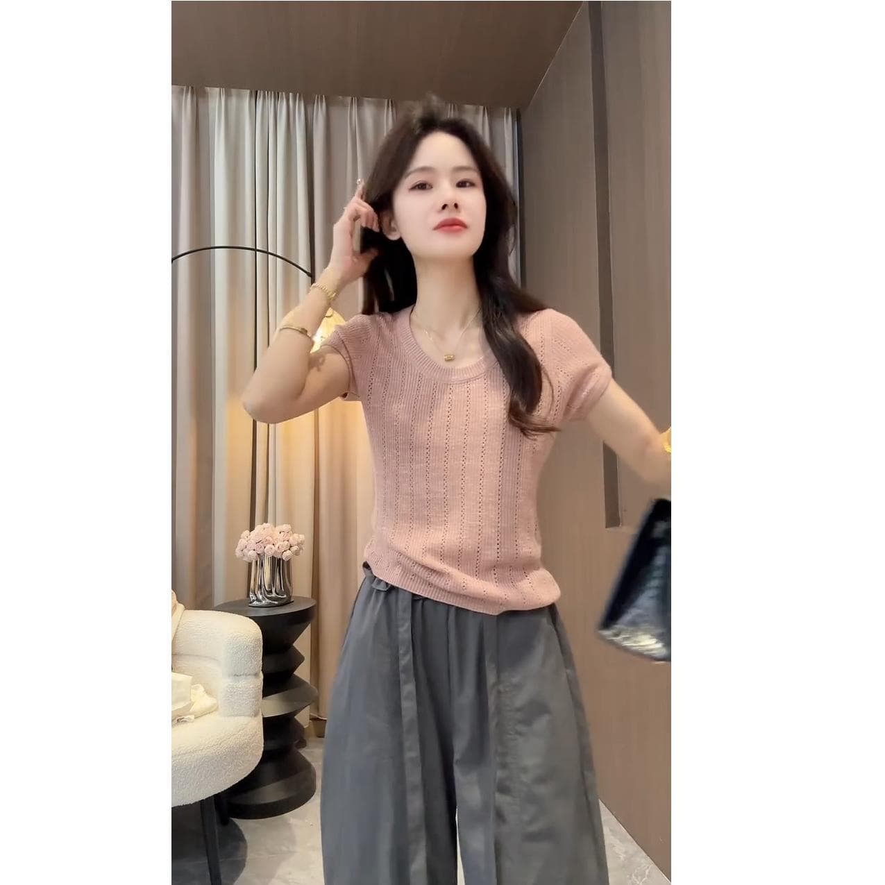 자이언트 잘 생긴 단색 u 칼라 긍정적 인 어깨 반팔 티셔츠 여성 여름 새로운 고급 센스 몸매 가꾸기 슬림해 보이는 한 부서 다용도 맨위 이미지 2