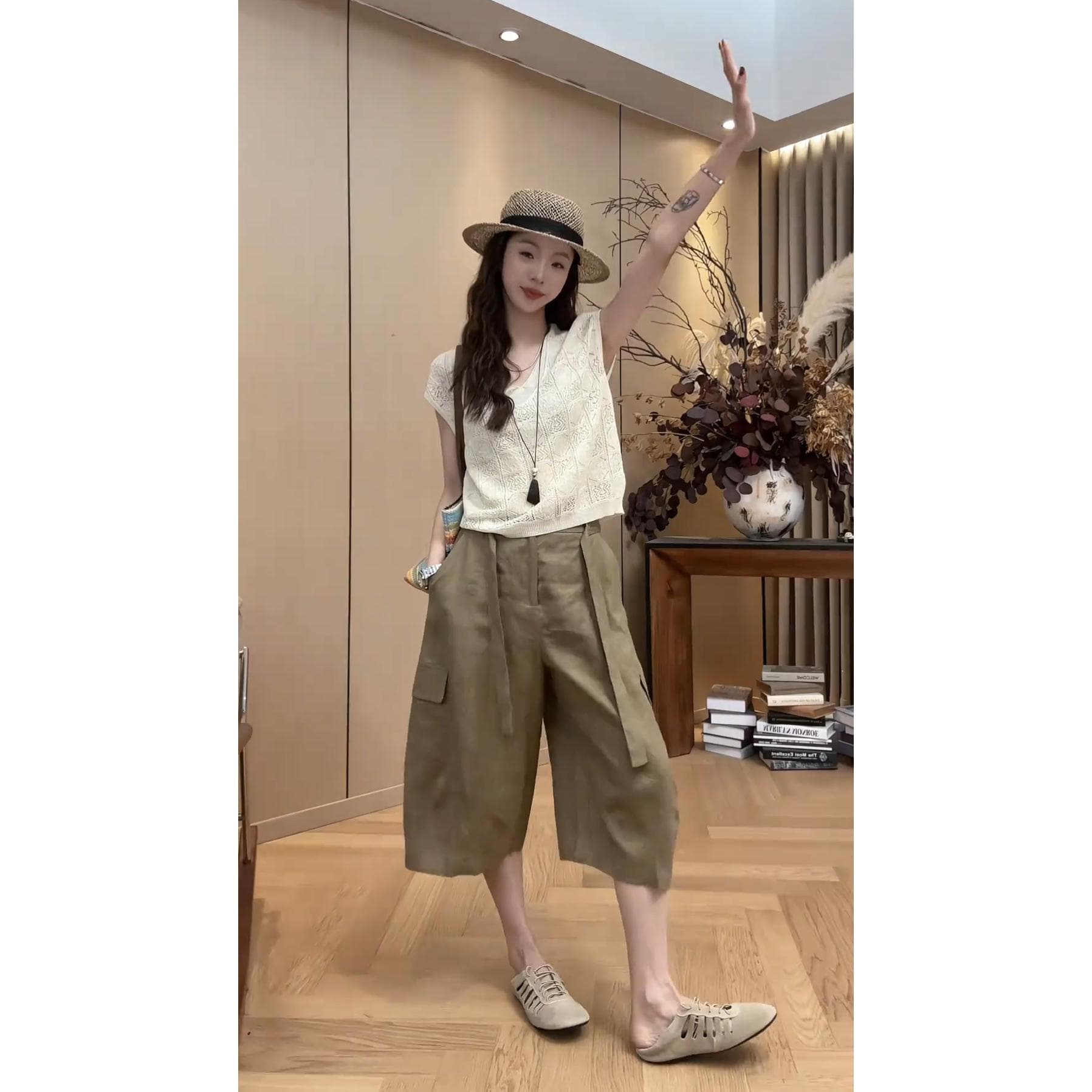 한국 스타일 캐주얼 바람 홀로우 아웃 반팔 니트 스웨터 여성 여름 오래된 돈 바람 페이크 레이어드 품격 V넥 맨위 이미지 2