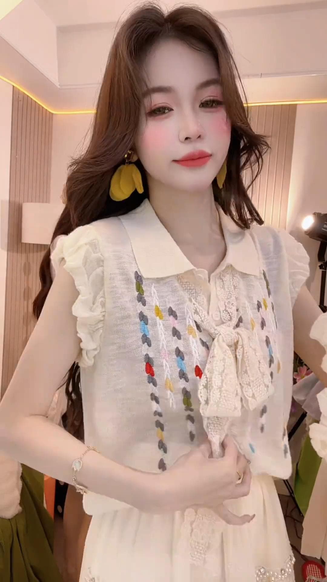 2026 여름 새로운 한 부서 자수 패치워크 레이스 반팔 니트 스웨터 여성 루즈핏 슬림해 보이는 다용도 맨위 상세 이미지 2