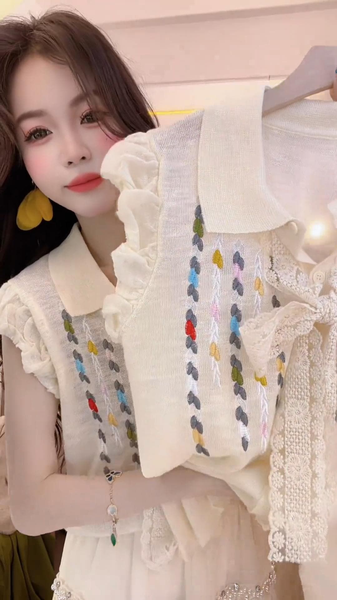 2026 여름 새로운 한 부서 자수 패치워크 레이스 반팔 니트 스웨터 여성 루즈핏 슬림해 보이는 다용도 맨위 상세 이미지 3