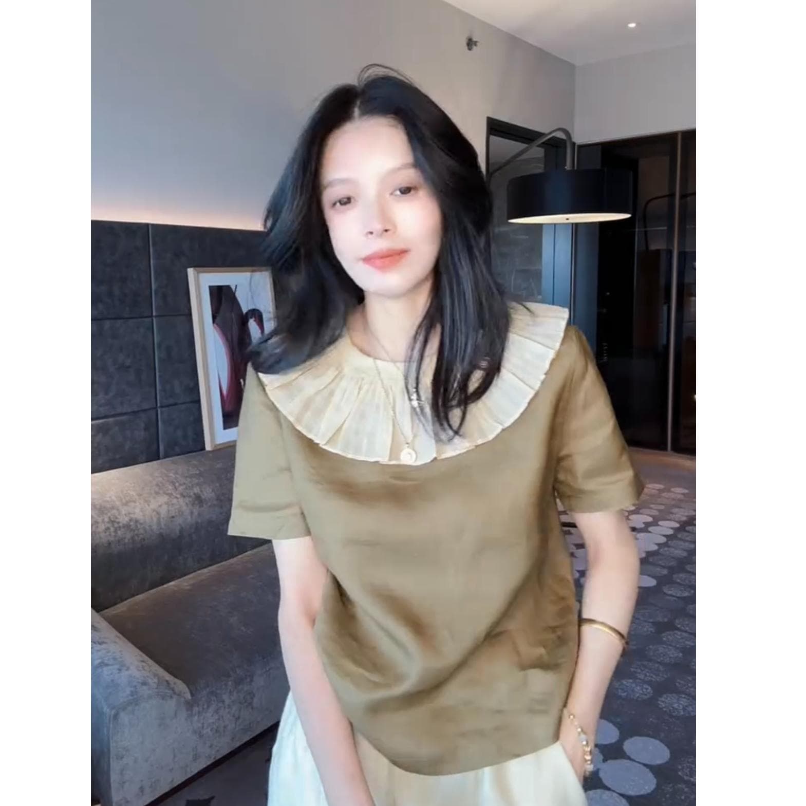 올해 인기 ~ 중 새로운 여성 셔츠 2026 여름 한국 스타일 패션 연령 감소 패치워크 색상 프릴 베이비 칼라 맨위 상세 이미지 1