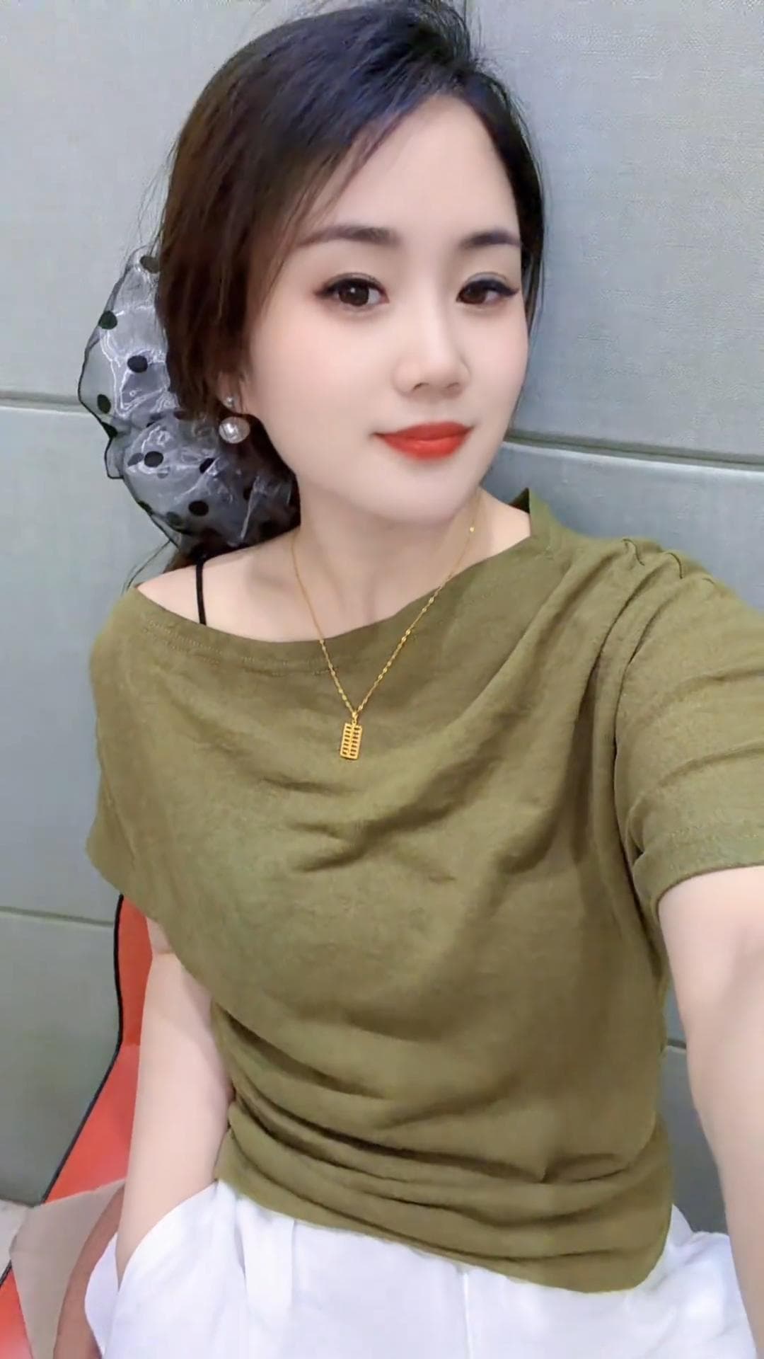 올해 인기 폭발 착용 가져 가라. ins 바람 2026 여름 새로운 한국 스타일 연령 감소 슬림해 보이는 비스듬한 칼라 오프숄더 반팔 티셔츠 이미지 3