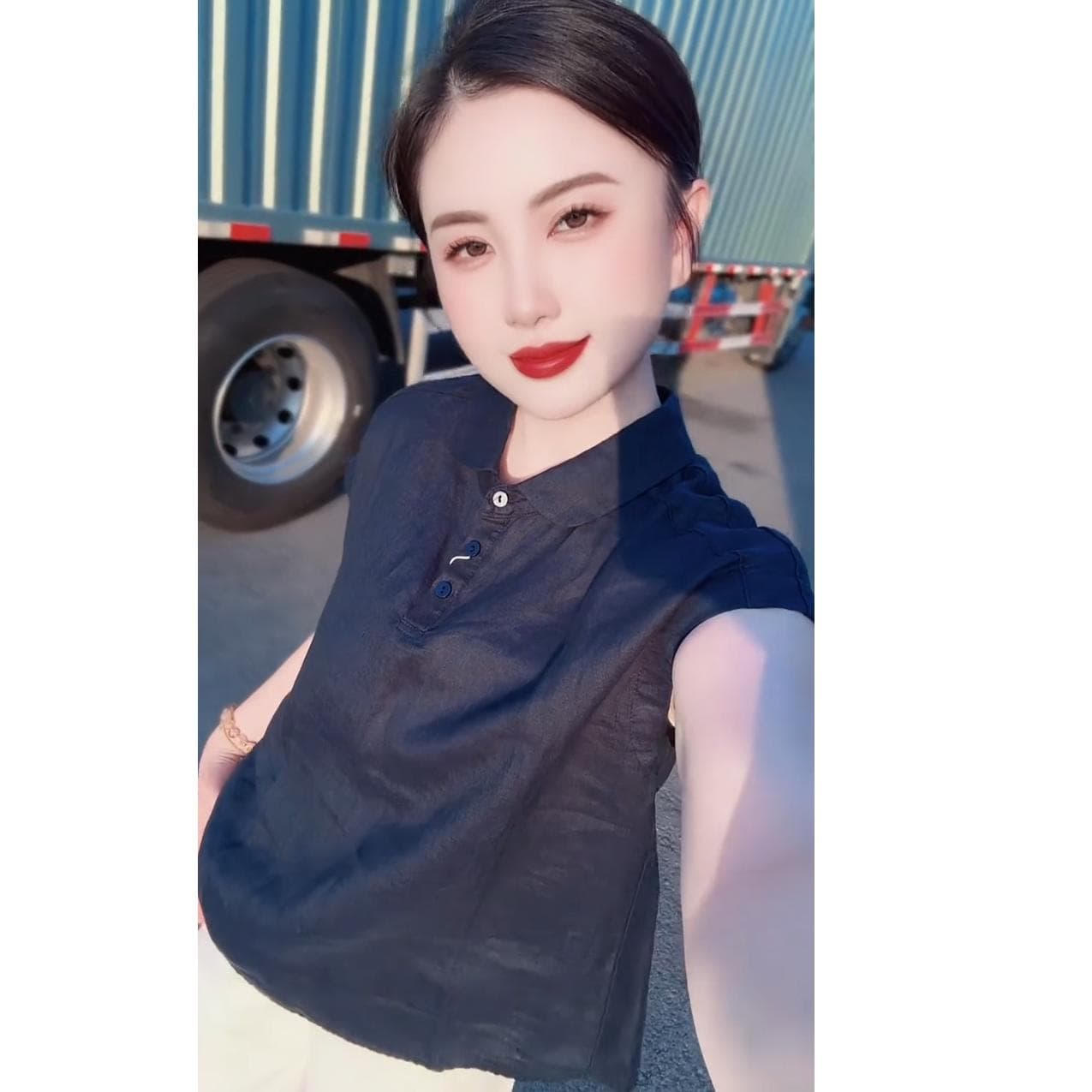여름 미니멀리즘 출퇴근 바람 셔츠 2026 새로운 부드러운 연령 감소 얇은 스타일 맨위 하프 단추 단색 다용도 반소매 이미지 5