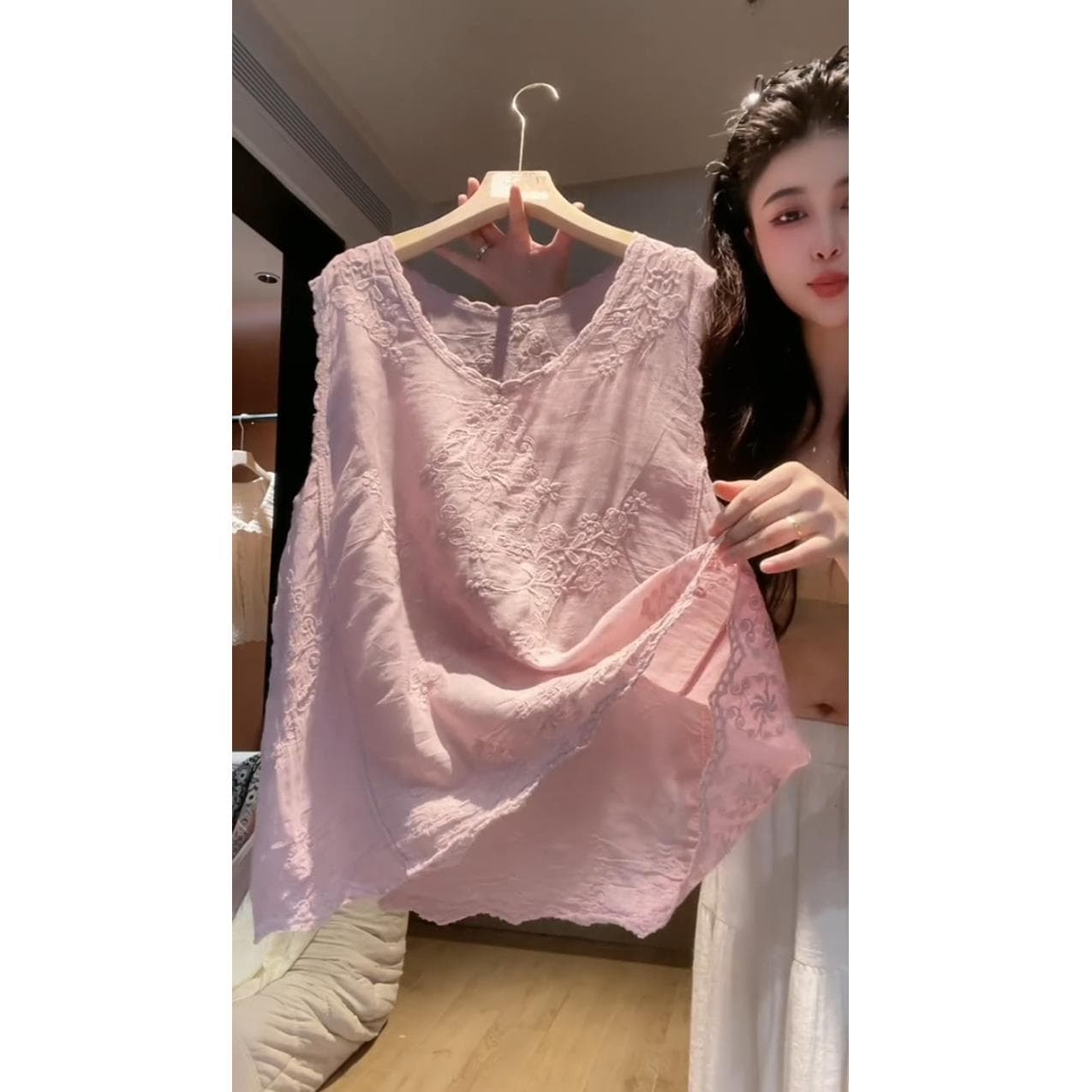 프랑스식 부드러운 분말 무거운 작업 자카드 민소매 조끼 여성 여름 새로운 작은 대중 디자인 슬림해 보이는 외국 가스 어깨 맨위 상세 이미지 2
