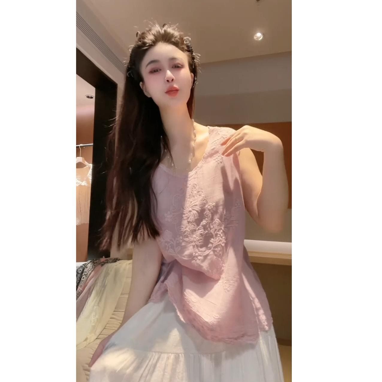 프랑스식 부드러운 분말 무거운 작업 자카드 민소매 조끼 여성 여름 새로운 작은 대중 디자인 슬림해 보이는 외국 가스 어깨 맨위 상세 이미지 5