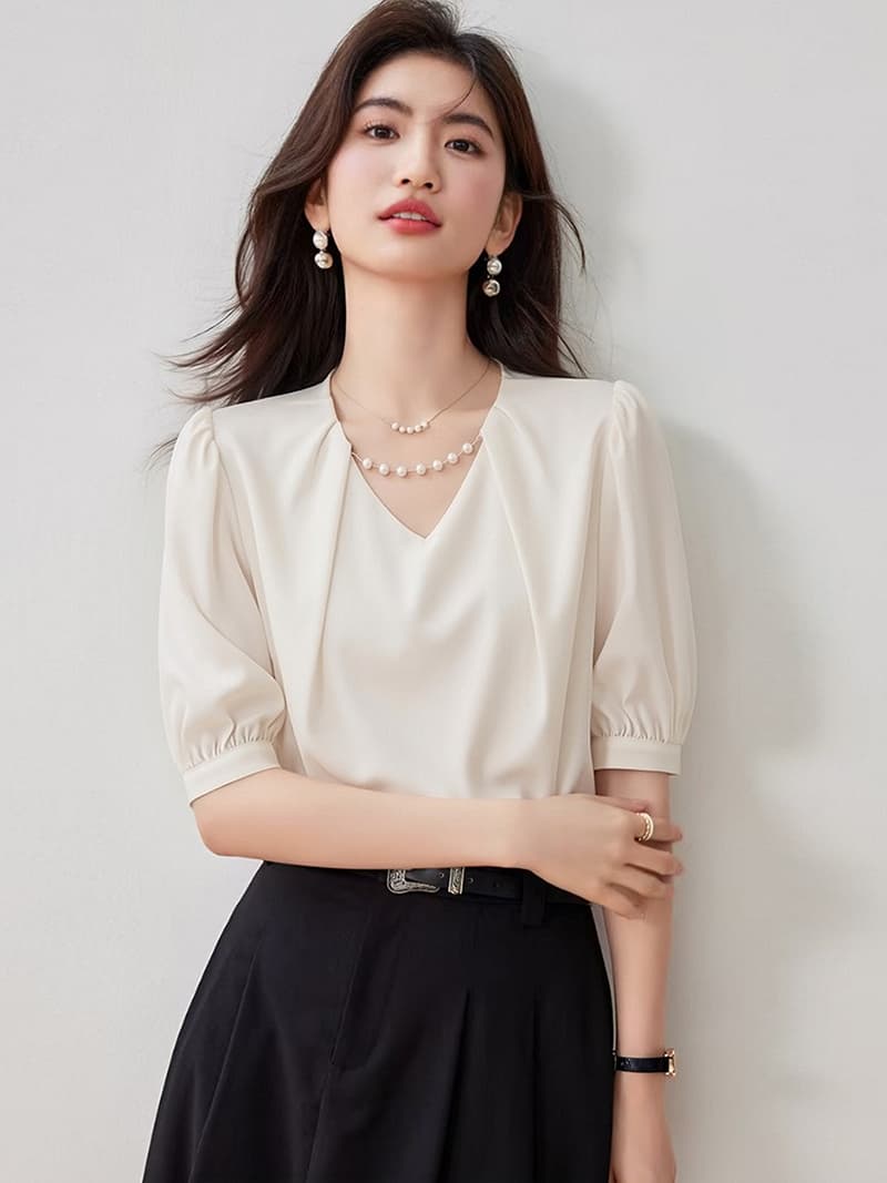 실사 2026 여름 V넥 거품 소매 반팔 셔츠 품격 부드러운 새틴 체인 맨위 상세 이미지 4