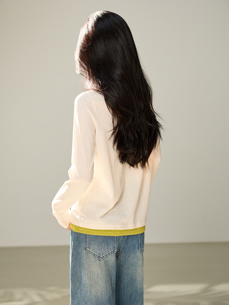 배색 패치워크 페이크 레이어드 긴팔 티셔츠 여성 2026 가을 새로운 디자인 센스 루즈핏 다용도 맨위 이미지 2