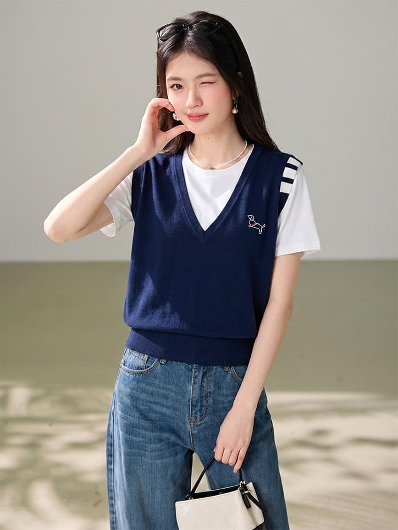 실사 2026 새로운 미니멀리즘 다용도 배색 반팔 티셔츠 여성 강아지 자수 페이크 레이어드 니트 스웨터