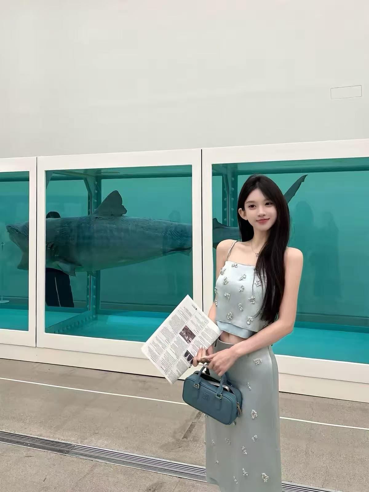 작은 샤넬 스타일 세트 여성 빛 럭셔리 천 골드 명문 여성 품격 무거운 작업 다이아몬드 세팅 캐미솔 새틴 반신 스커트 투피스 세트 상세 이미지 6