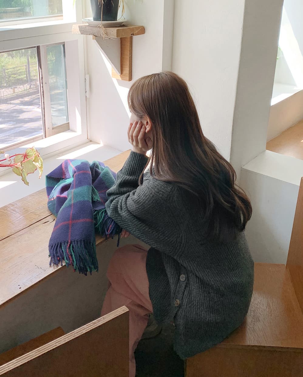 한국 스타일 중간 길이 밑단 트임 라운드 넥 풀오버 니트 스웨터 일본식 단색 느긋한 바람 루즈핏 긴팔 스웨터 여자 상세 이미지 6