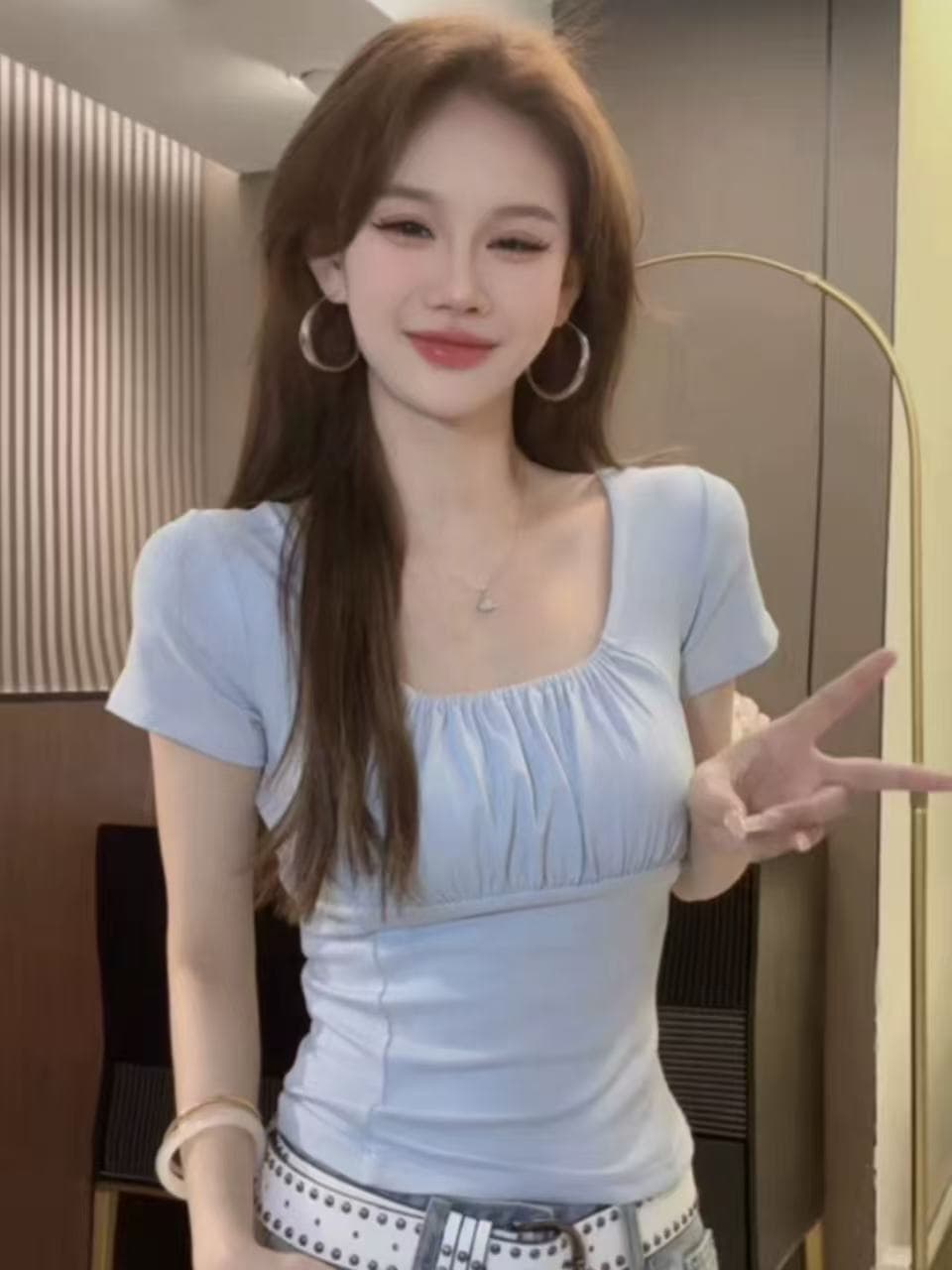 빅 사이즈 프랑스식 미니멀리즘 순수한 욕망 긍정적 인 어깨 반팔 티셔츠 여성 2026 여름 새로운 몸매 가꾸기 슬림해 보이는 기본 셔츠 맨위 상세 이미지 1