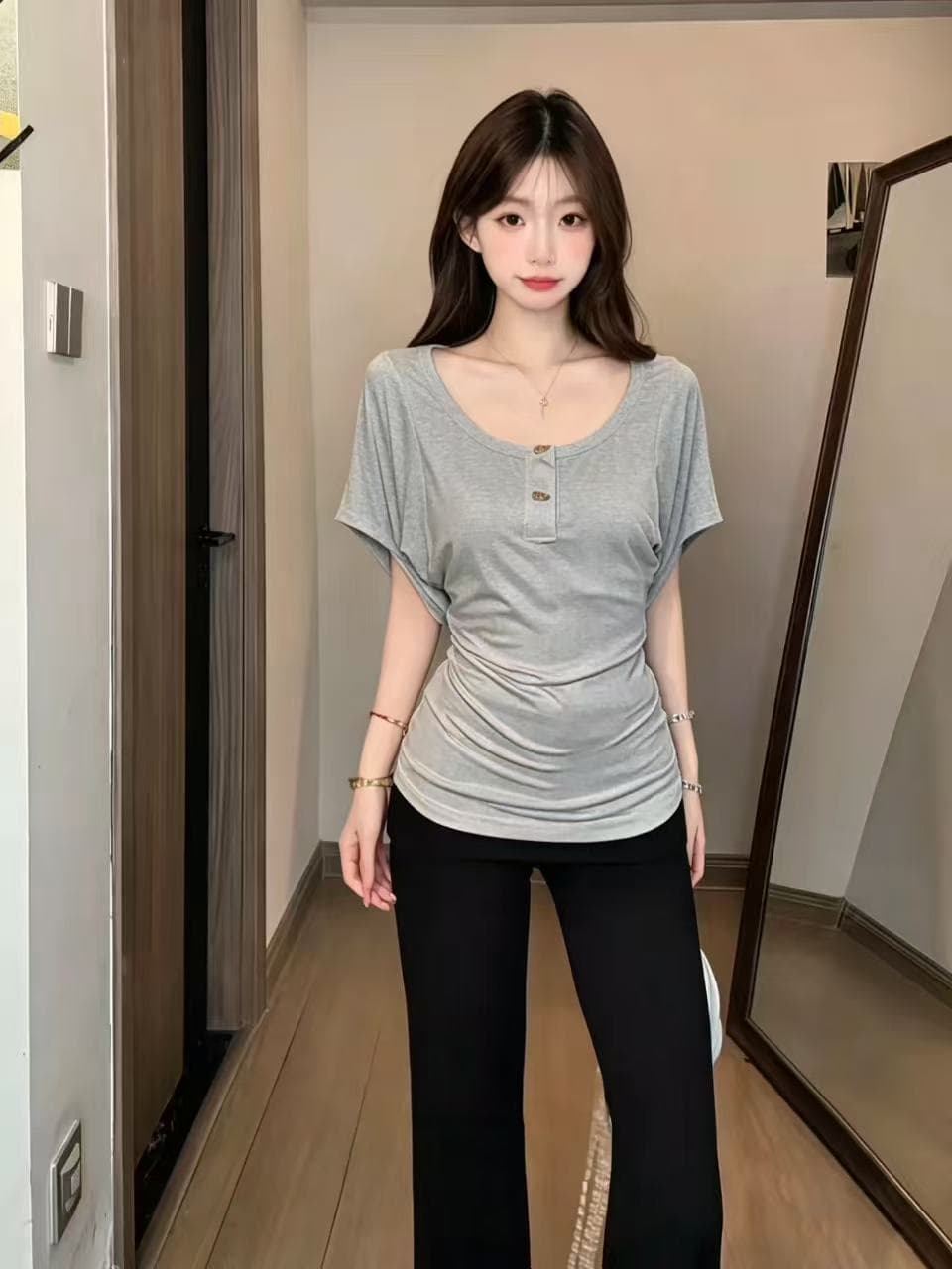 빅 사이즈 지방 mm 한 부서 느긋한 느슨함 디자인 센스 반팔 티셔츠 여름 허리 수축 소뿔 버클 V넥 순수한 욕망 맨위 여성 이미지 2