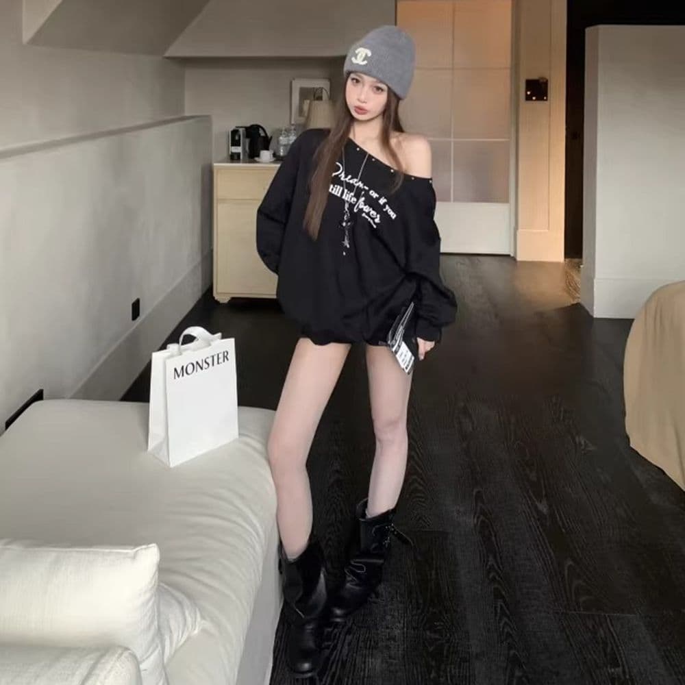 검정색 징 비스듬한 어깨 후드티 여성 가을 루즈핏 오프숄더 맨위 이미지 3