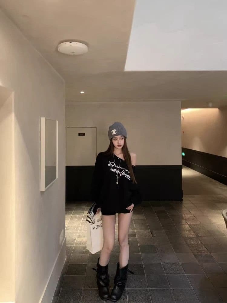 검정색 징 비스듬한 어깨 후드티 여성 가을 루즈핏 오프숄더 맨위 상세 이미지 5