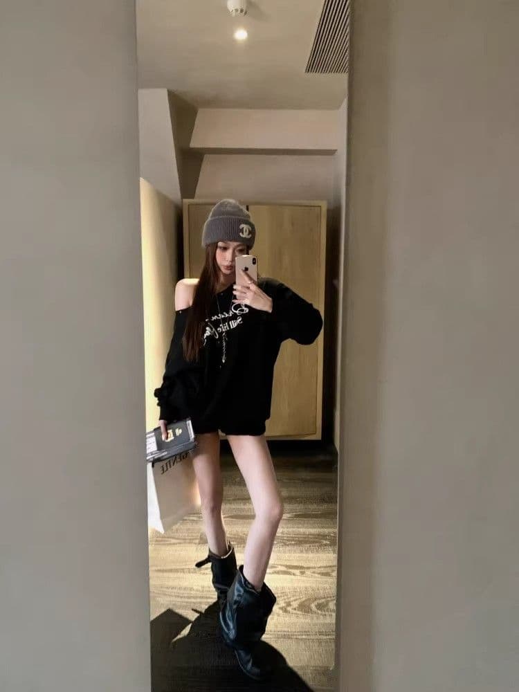 검정색 징 비스듬한 어깨 후드티 여성 가을 루즈핏 오프숄더 맨위 상세 이미지 7