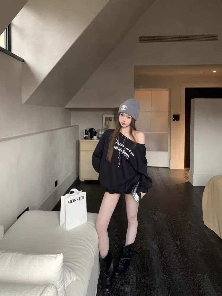 검정색 징 비스듬한 어깨 후드티 여성 가을 루즈핏 오프숄더 맨위 상세 이미지 12