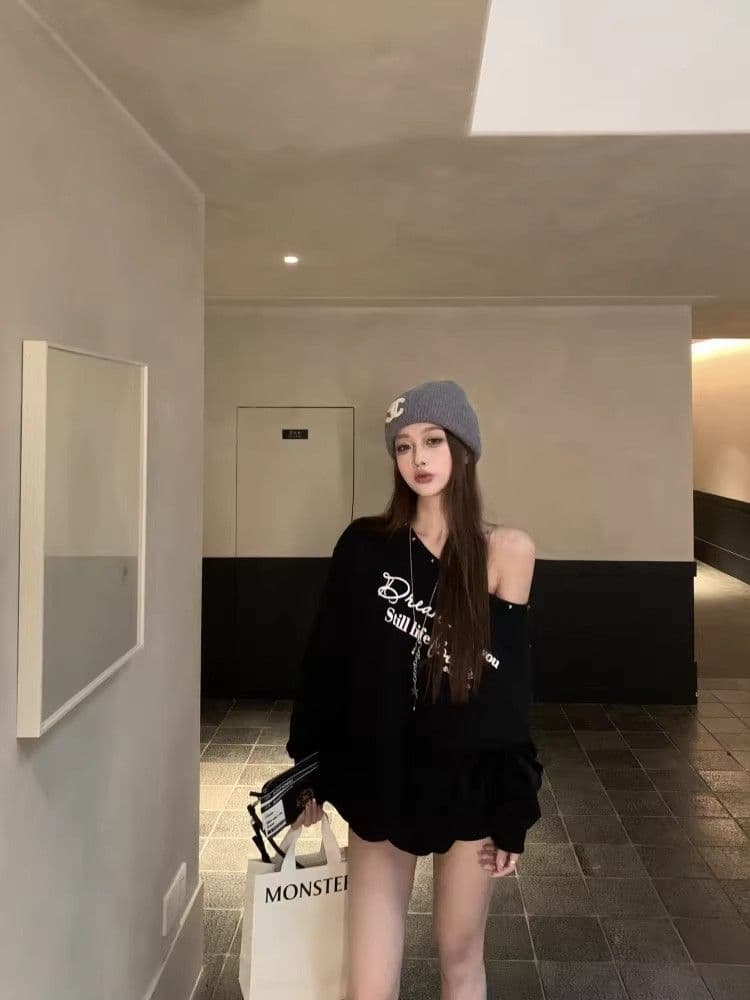 검정색 징 비스듬한 어깨 후드티 여성 가을 루즈핏 오프숄더 맨위 상세 이미지 15