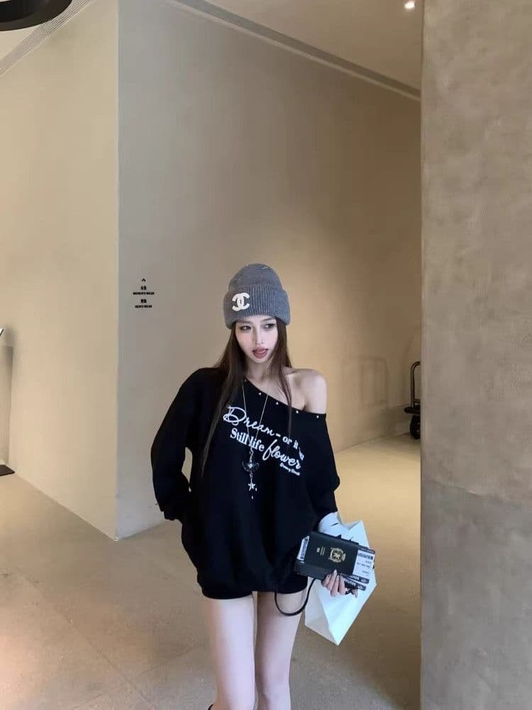 검정색 징 비스듬한 어깨 후드티 여성 가을 루즈핏 오프숄더 맨위 상세 이미지 18