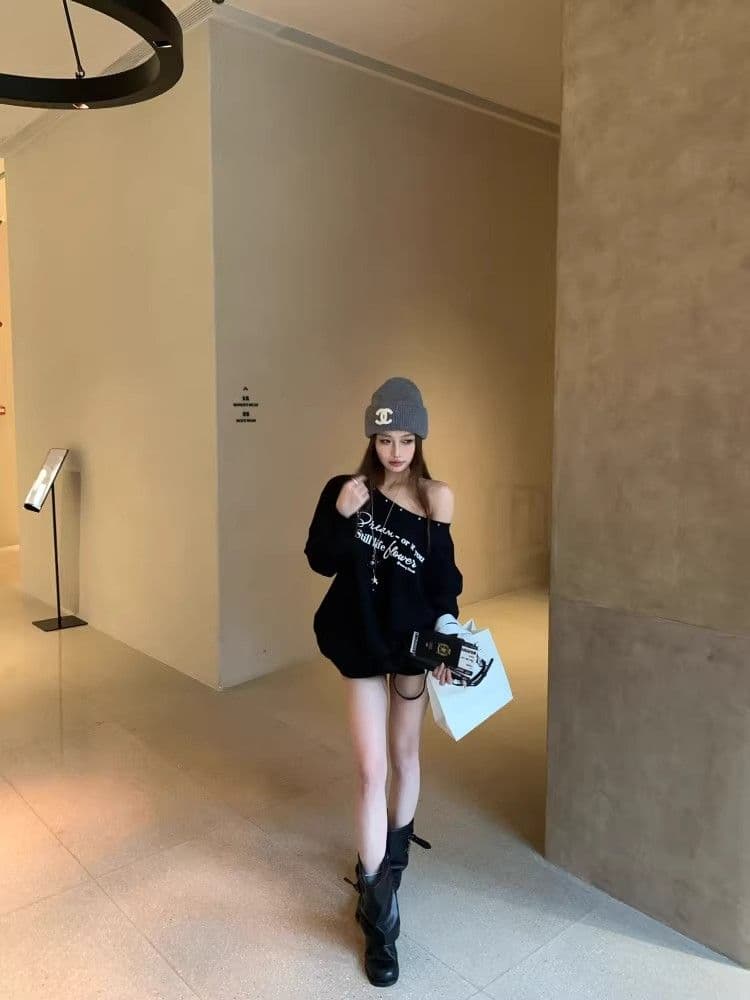검정색 징 비스듬한 어깨 후드티 여성 가을 루즈핏 오프숄더 맨위 상세 이미지 21
