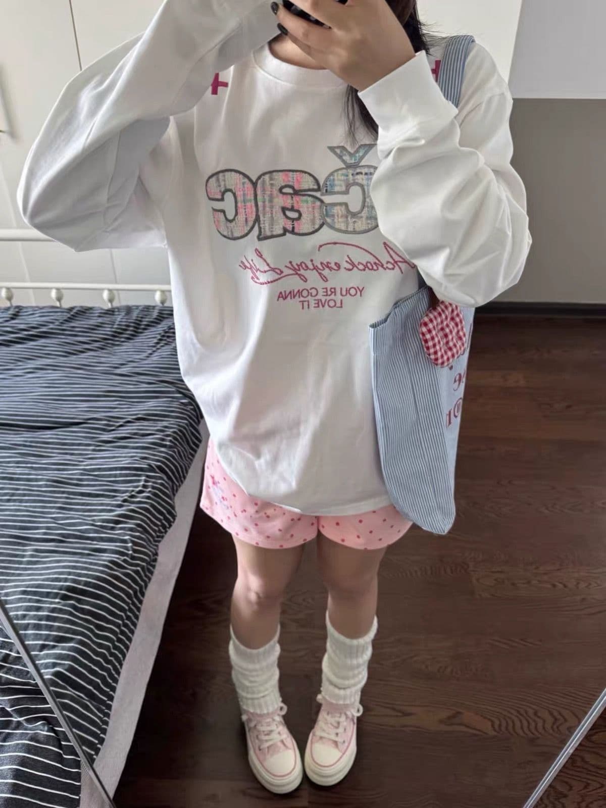 작은 샤넬 스타일 자수 순면 220 그램 빗질하다 닫기 긴팔 티셔츠 여성 이미지 4