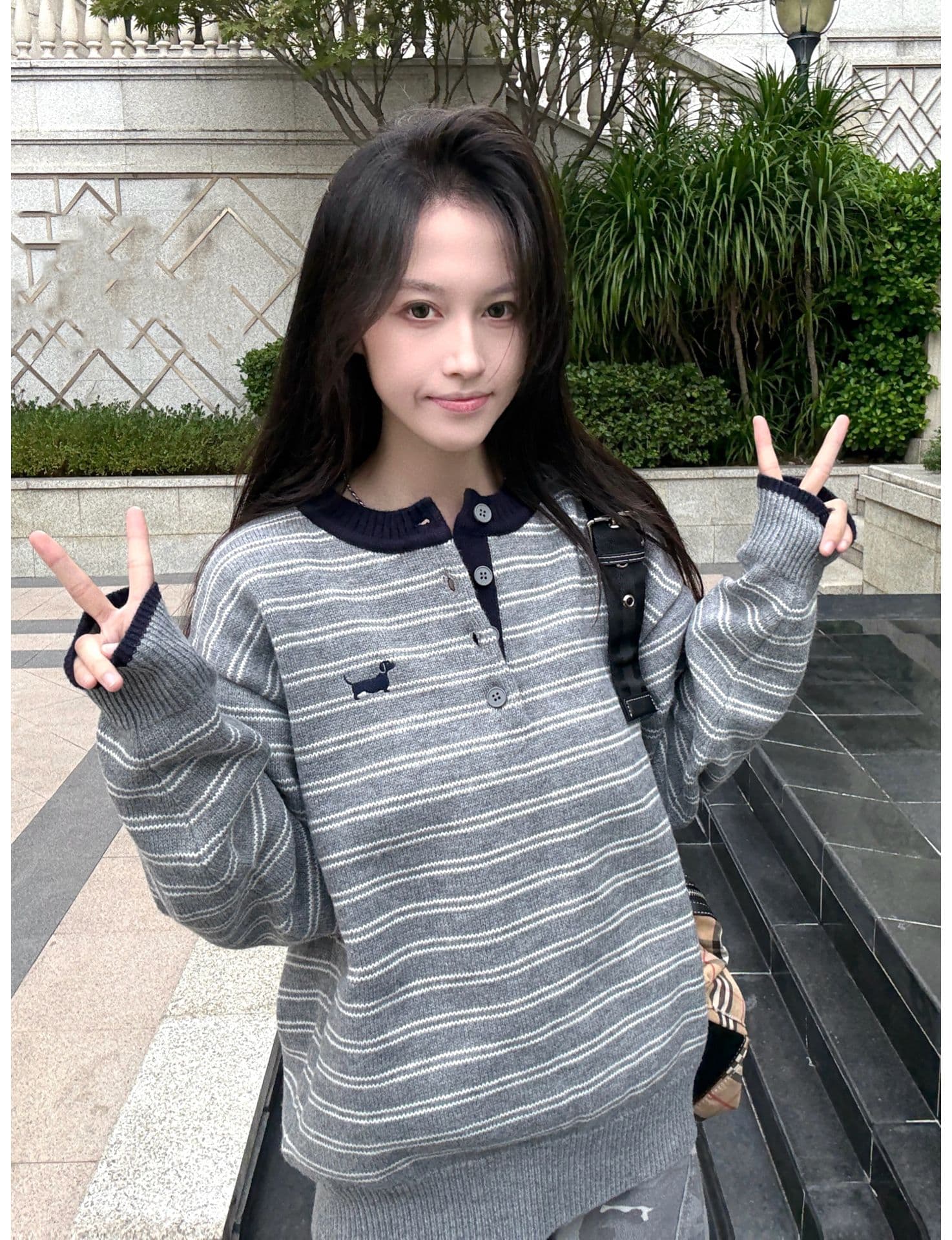 높은 품질 460 그램 자수 주문 표준 두 개의 뿌리 실 북극 플러시 긴팔 스웨터 여자 상세 이미지 3