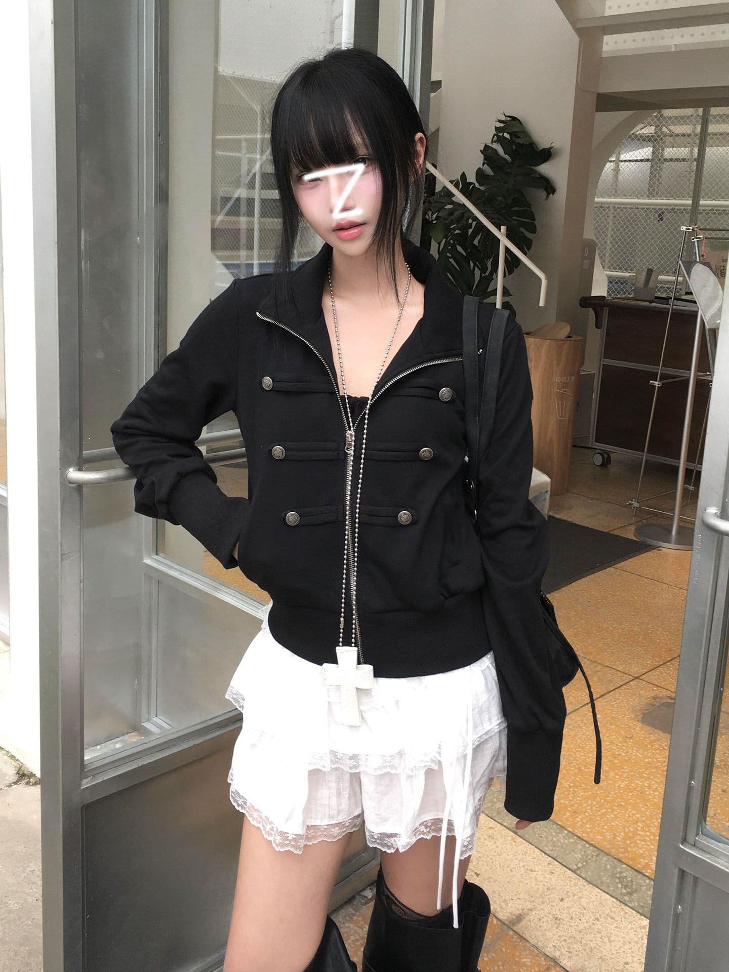 레드 맨 파빌리온 쇼트 스타일 여성 코트 봄 가을 2026 새로운 검정색 한 부서 자이언트 잘 생긴 긍정적 인 어깨 다용도 디자인 센스 맨위 상세 이미지 3