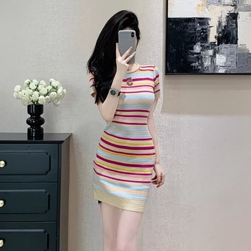 프랑스식 작은 샤넬 스타일 무지개 스트라이프 니트 여성 드레스 2026 여름 새로운 고급 센스 명문 여성 타이트 스커트 치마