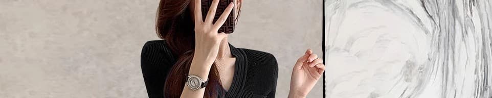 작은 샤넬 스타일 여름 여성 V넥 반팔 얼음 실크 니트 드레스 허리 수축 슬림해 보이는 명문 여성 품격 타이트 스커트 기본 스커트 상세 이미지 2
