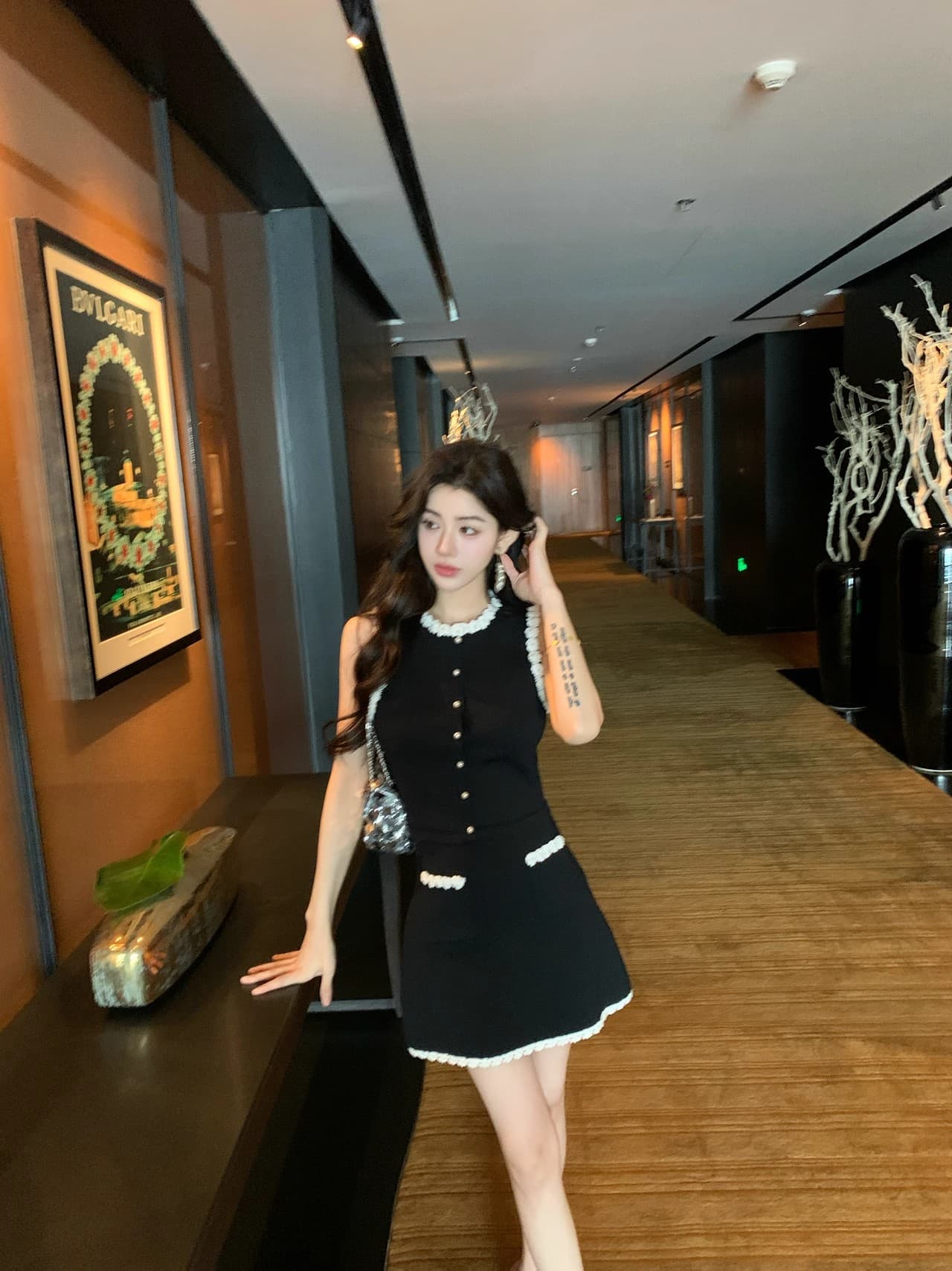 크림 프랑스식 작은 샤넬 스타일 검정색 허리 수축 슬림해 보이는 민소매 조끼 반신 치마 세트 2026 새로운 여름 세트 상세 이미지 10