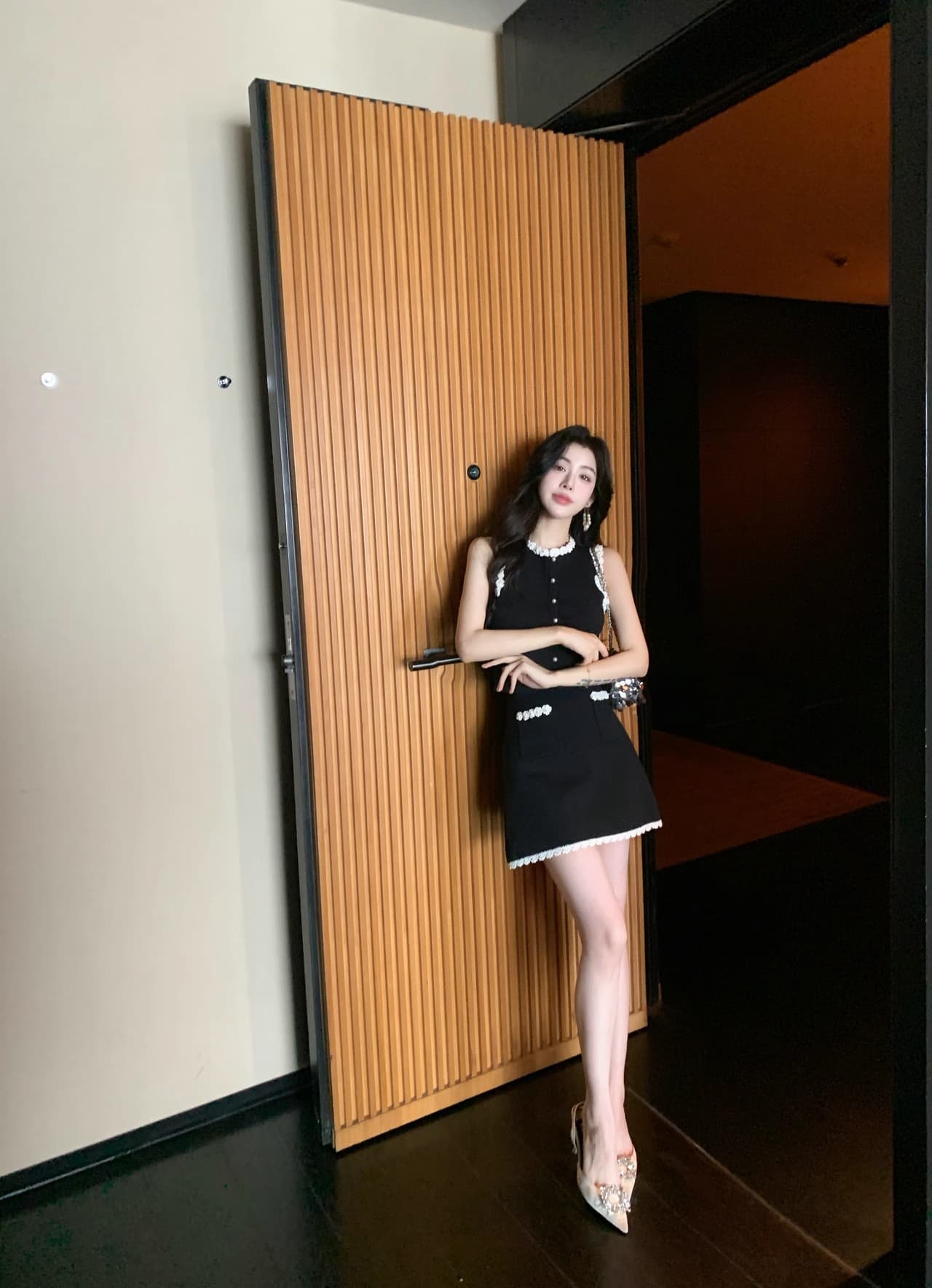 크림 프랑스식 작은 샤넬 스타일 검정색 허리 수축 슬림해 보이는 민소매 조끼 반신 치마 세트 2026 새로운 여름 세트 상세 이미지 11