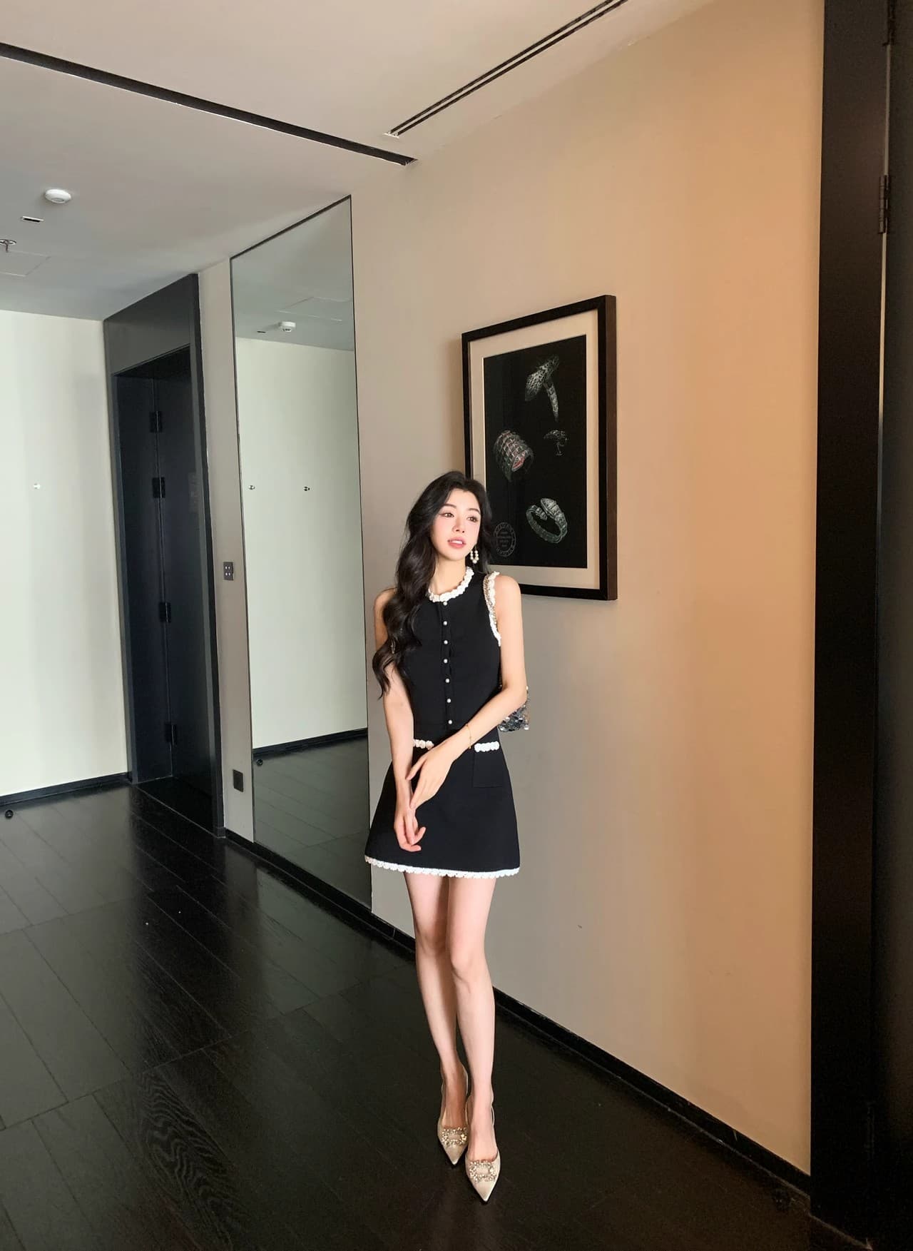 크림 프랑스식 작은 샤넬 스타일 검정색 허리 수축 슬림해 보이는 민소매 조끼 반신 치마 세트 2026 새로운 여름 세트 상세 이미지 12