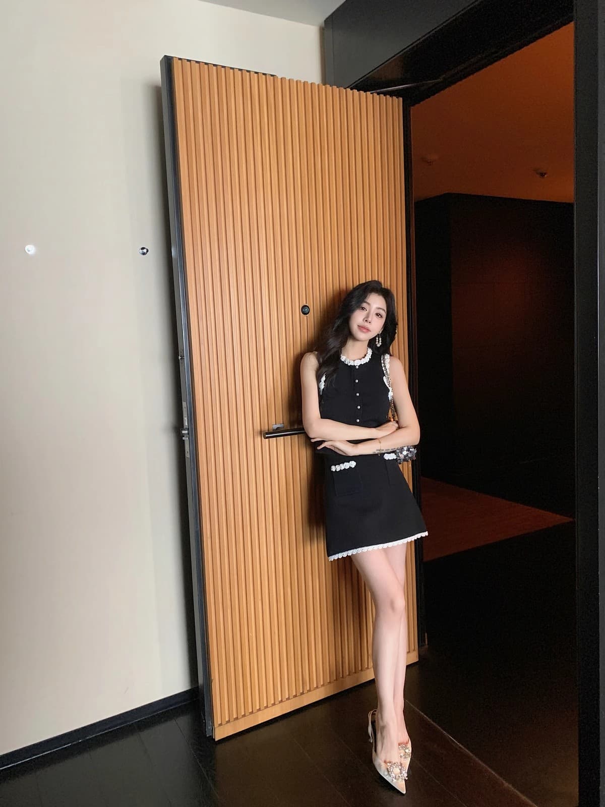 크림 프랑스식 작은 샤넬 스타일 검정색 허리 수축 슬림해 보이는 민소매 조끼 반신 치마 세트 2026 새로운 여름 세트 상세 이미지 22