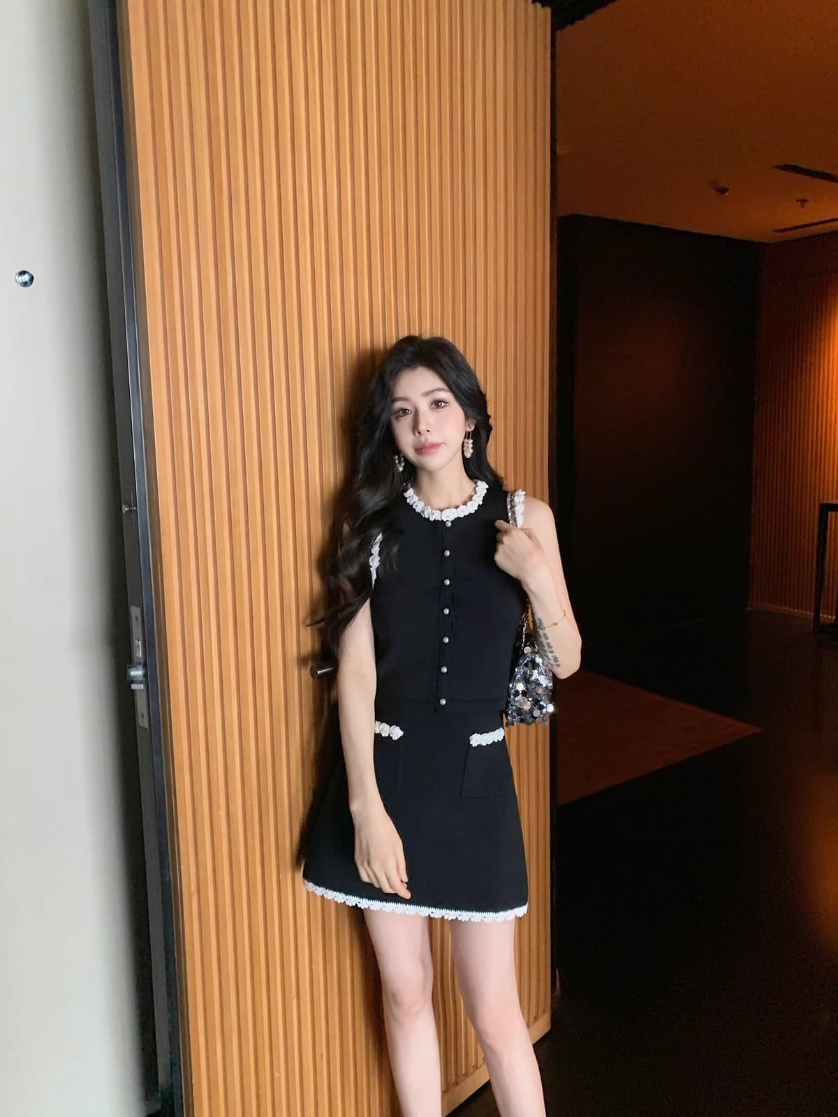 크림 프랑스식 작은 샤넬 스타일 검정색 허리 수축 슬림해 보이는 민소매 조끼 반신 치마 세트 2026 새로운 여름 세트 상세 이미지 24