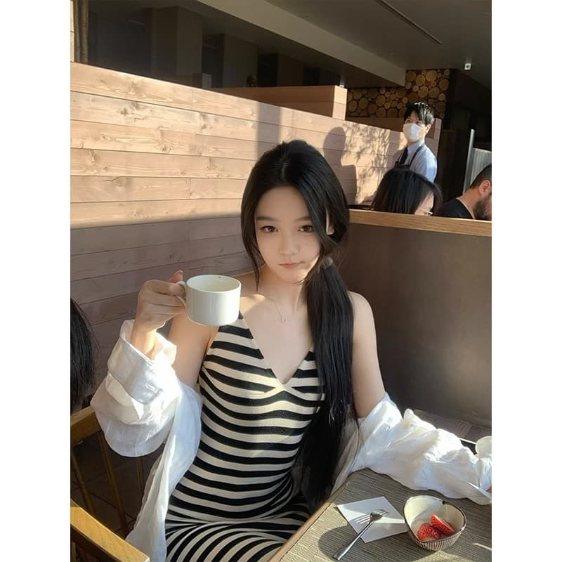 배색 스트라이프 V넥 슬립 여성 드레스 여름 품격 몸매 가꾸기 허리 수축 슬림해 보이는 해변가 휴가 니트 롱 스커트 이미지 2